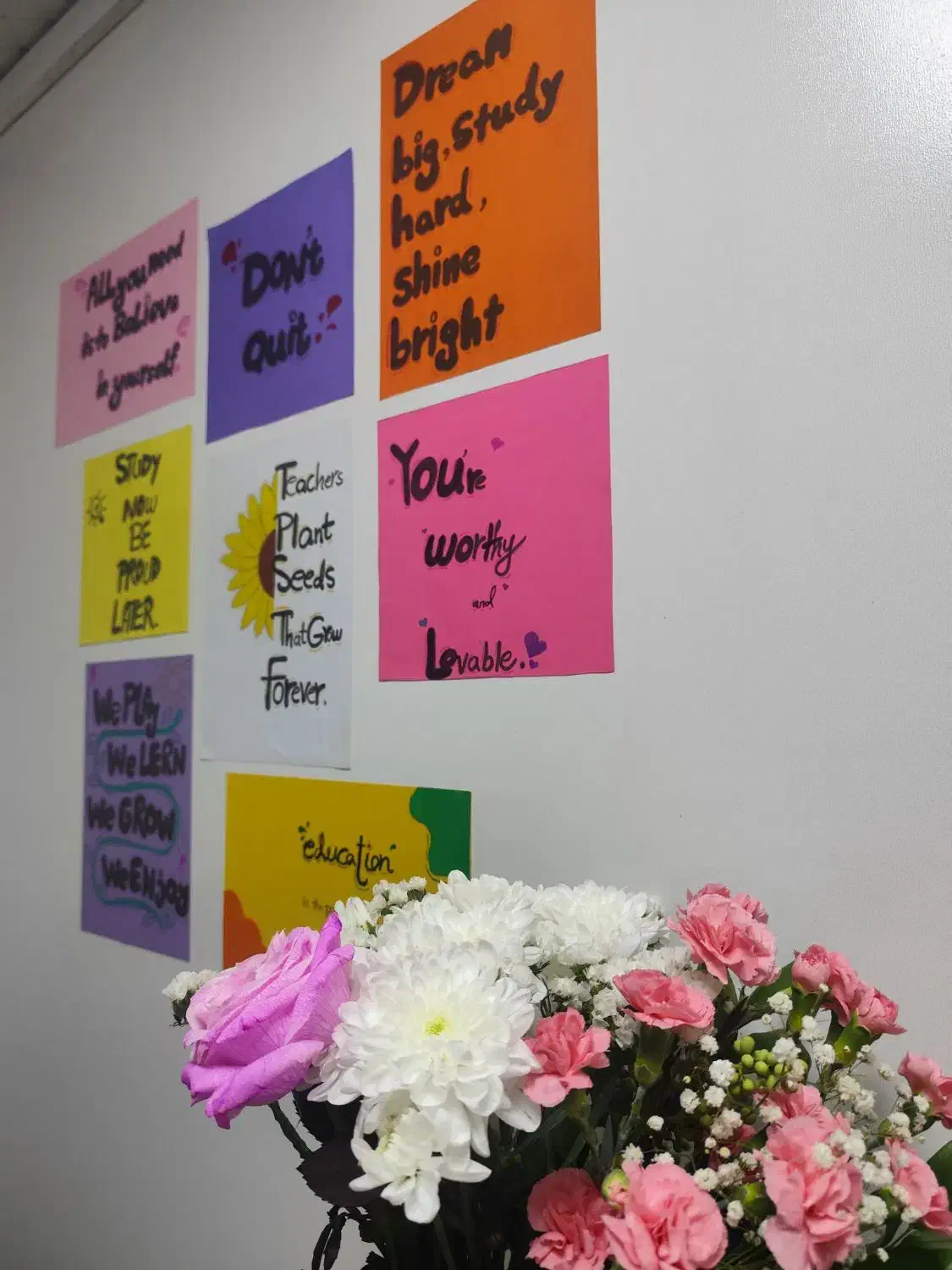 آموزشگاه زبان کودک|خدمات آموزشی|رشت, معلم|دیوار