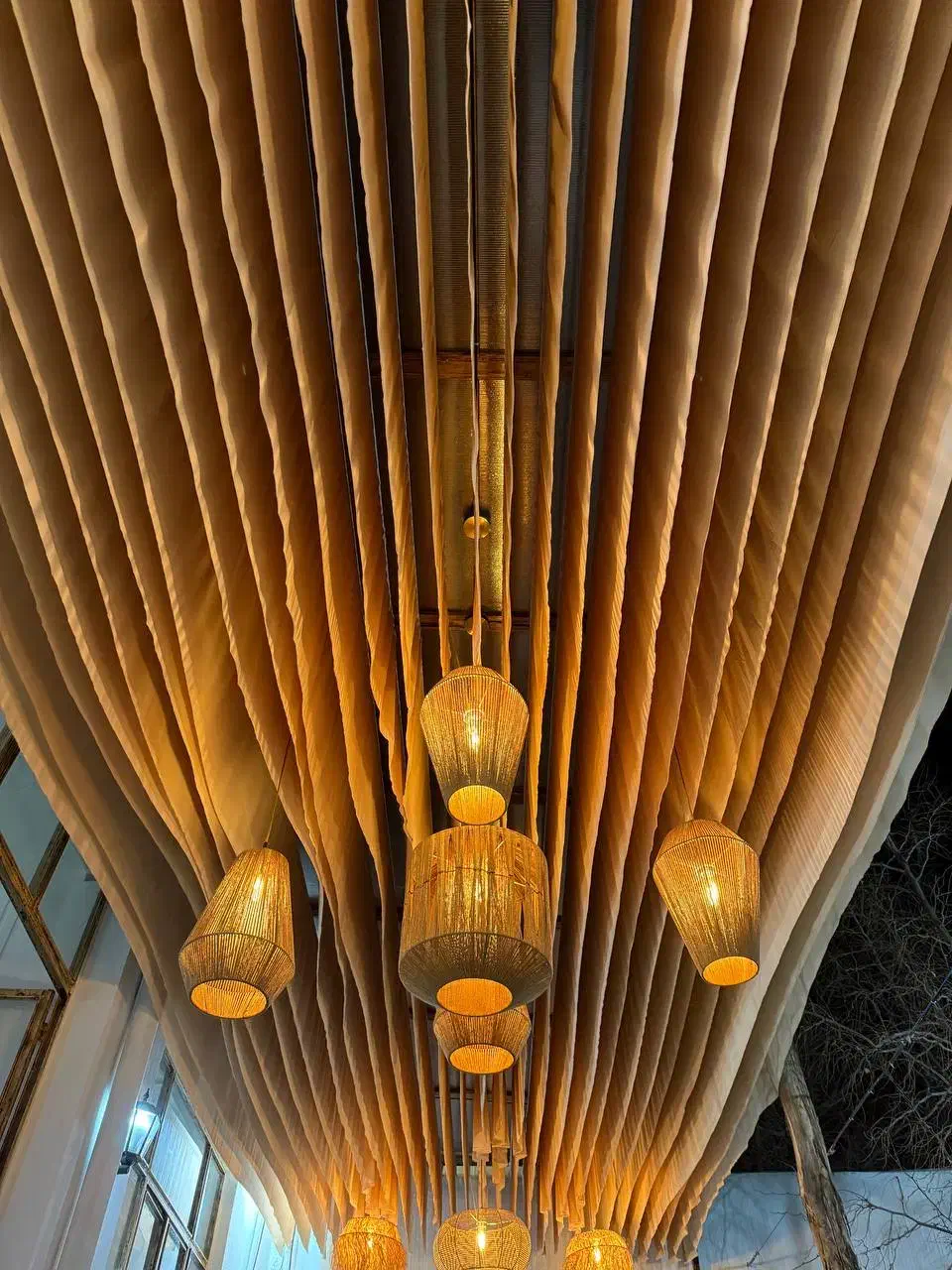 سالن دار خانوم برای همکاری در کافه|استخدام خدمات فروشگاه و رستوران|ایلام, |دیوار