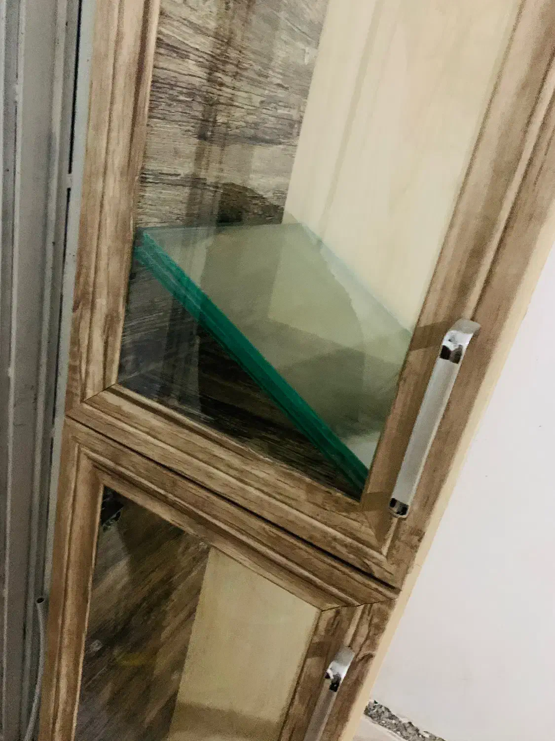 ویترین مغازه آرایشگاه|بوفه، ویترین، کنسول|خوی, |دیوار