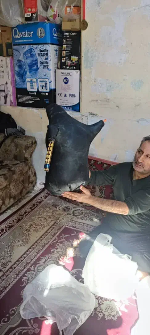 نیاز من پول|سازهای بادی|شیراز, سیاه سنگ|دیوار