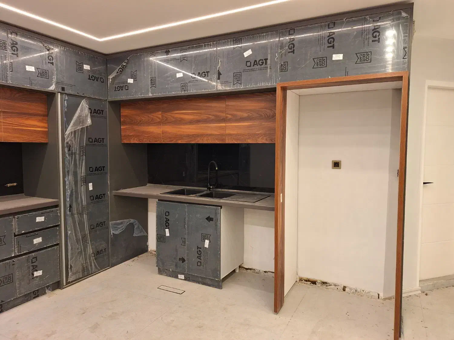 فروش کابینت هایگلاس ترک پله ای آماده نصب|مصالح و تجهیزات ساختمان|شیراز, ارم|دیوار