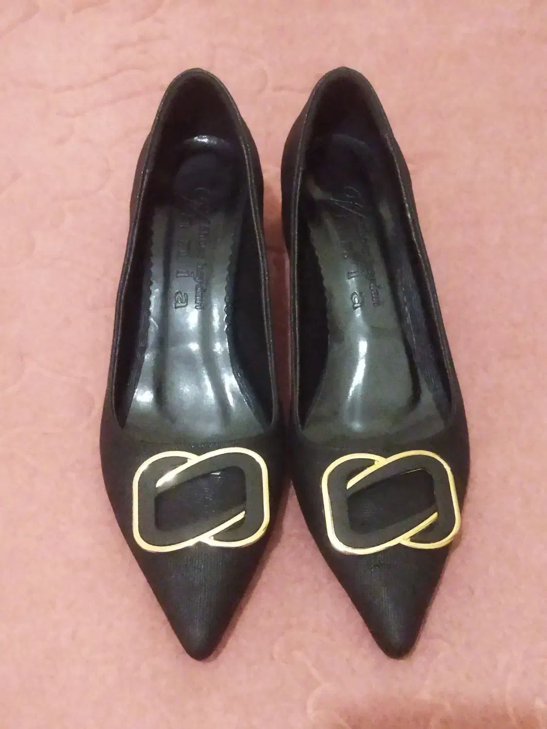 کفش مجلسی|کیف، کفش، کمربند|قم, امامزاده ابراهیم|دیوار