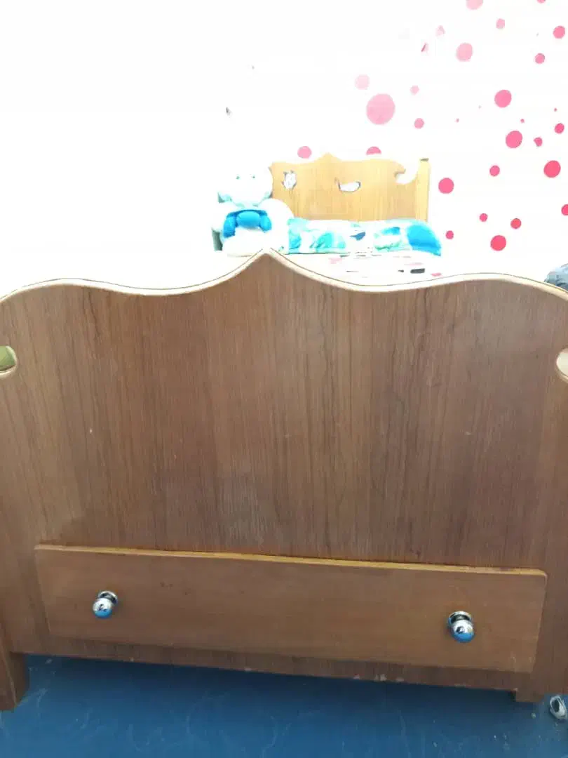 دو عدد تخت خواب|تخت و سرویس خواب|بندر گناوه, |دیوار