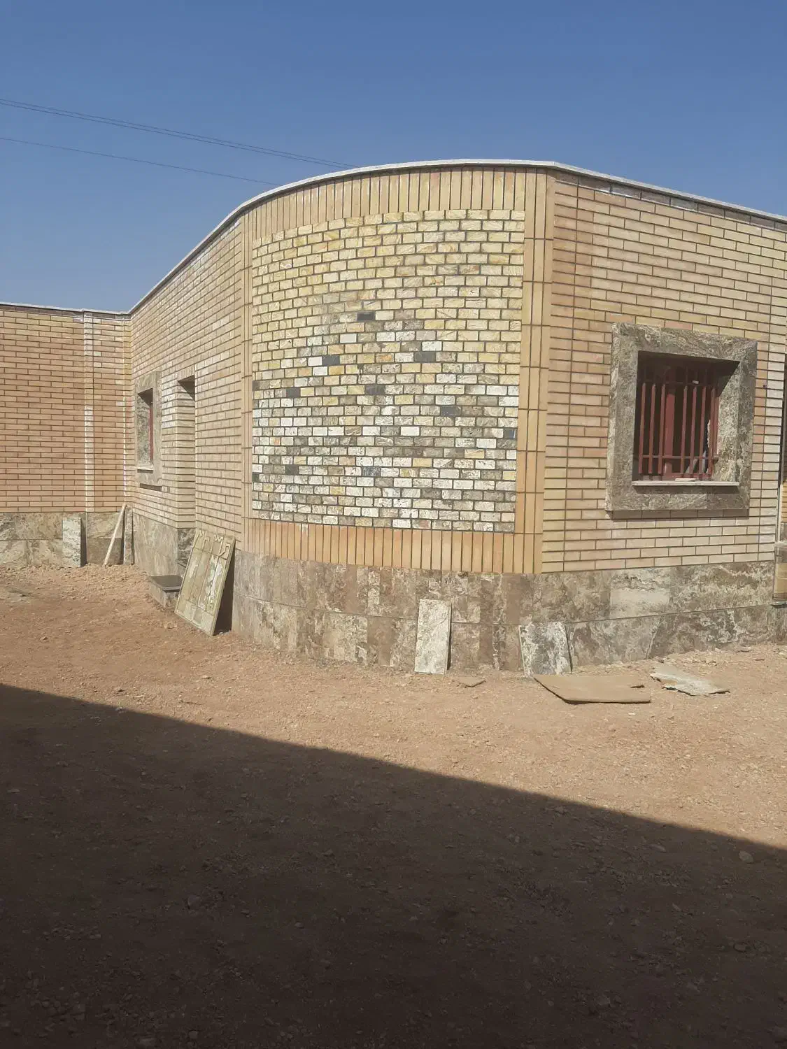 اجاره چهار دیواری همراه با ۱۴۰ متر ساخت مسکونی|اجارهٔ دفتر صنعتی، کشاورزی، تجاری|حبیب آباد, |دیوار