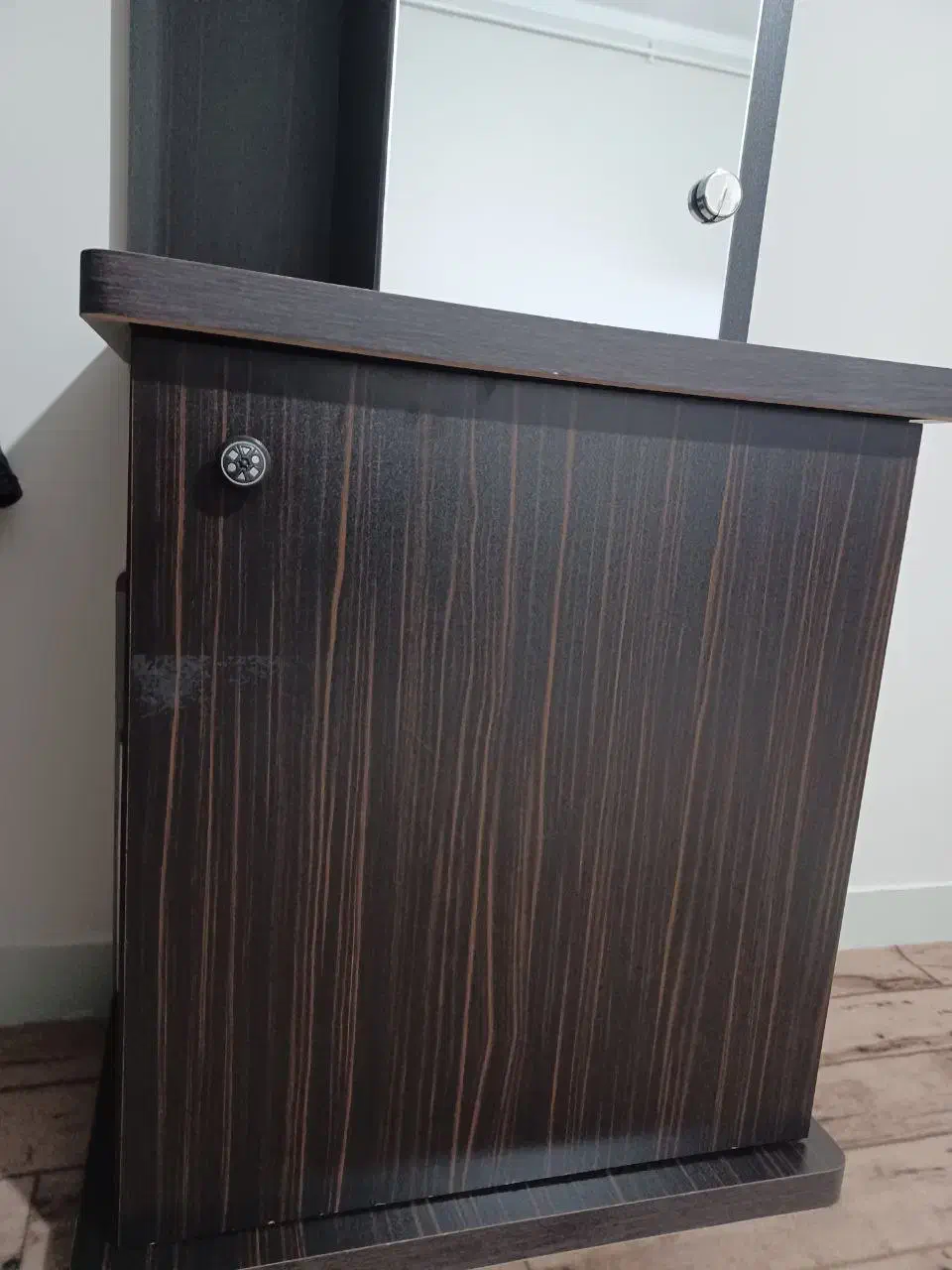 جاکفشی|جاکفشی، کمد، دراور|الوند, |دیوار