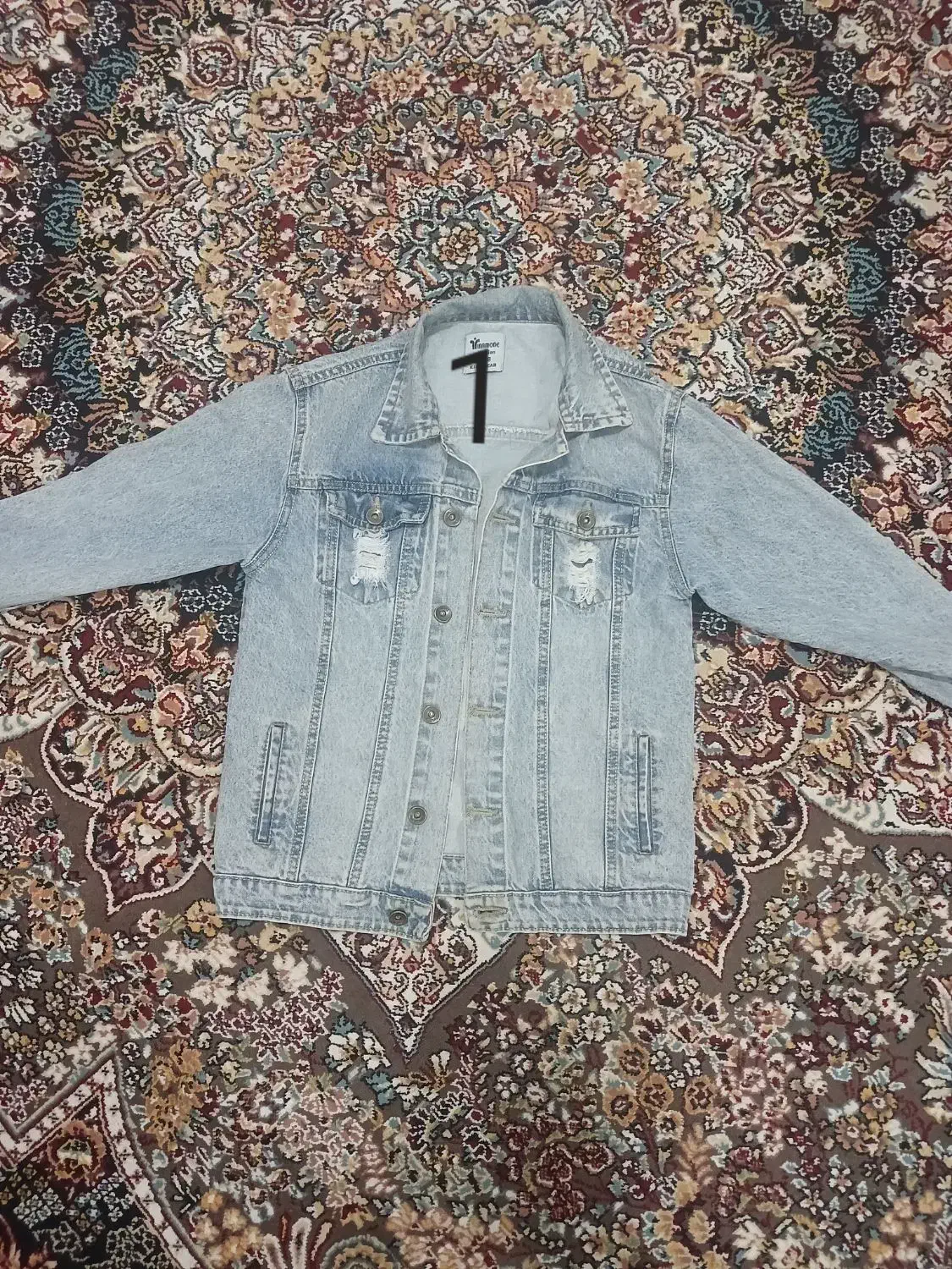 ۳ عدد کت جین|لباس|رشت, عینک|دیوار