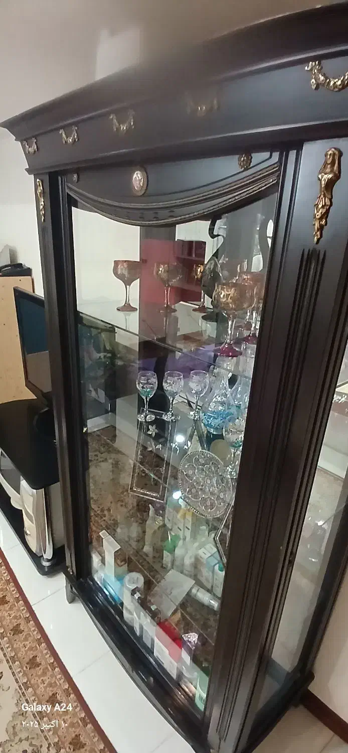 ویترین سالم چوب راش|بوفه، ویترین، کنسول|شاهین‌شهر, خانه کارگر|دیوار