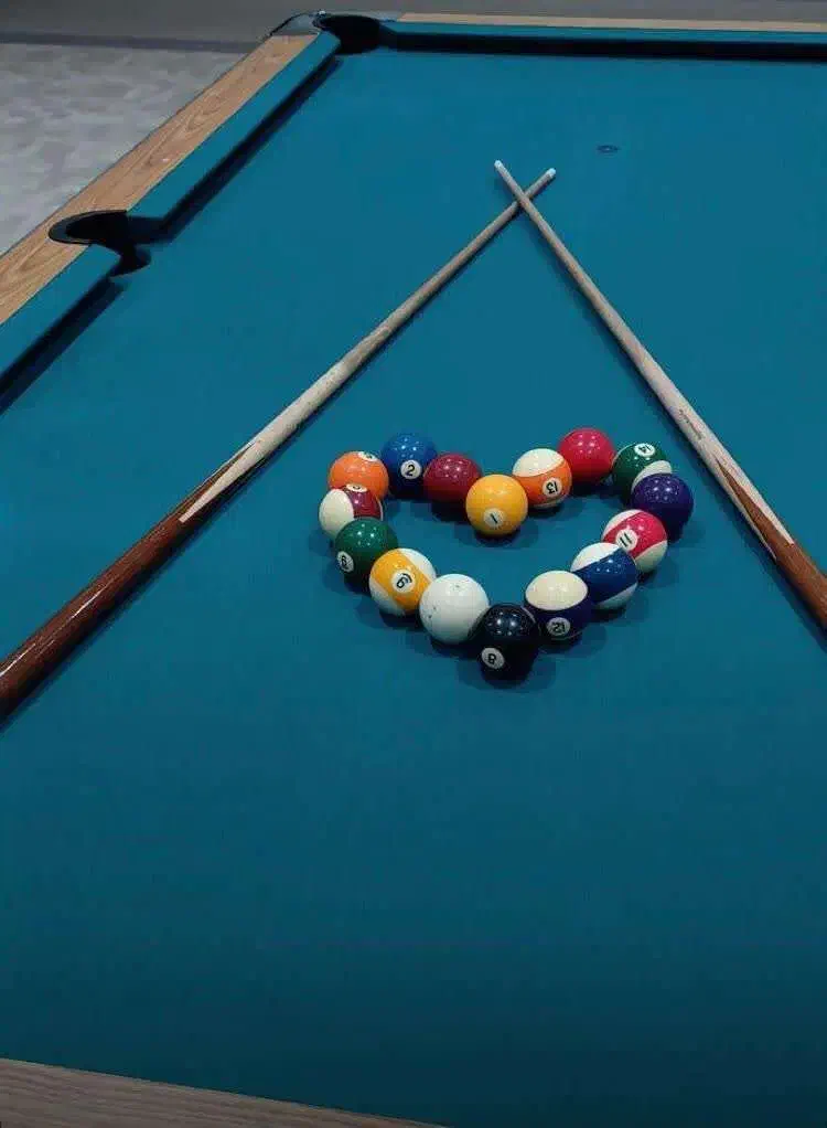 میز بیلیارد ایت بال تخصصی با لوازم اورجینال|ورزشهای توپی|شیروان (لرستان), |دیوار