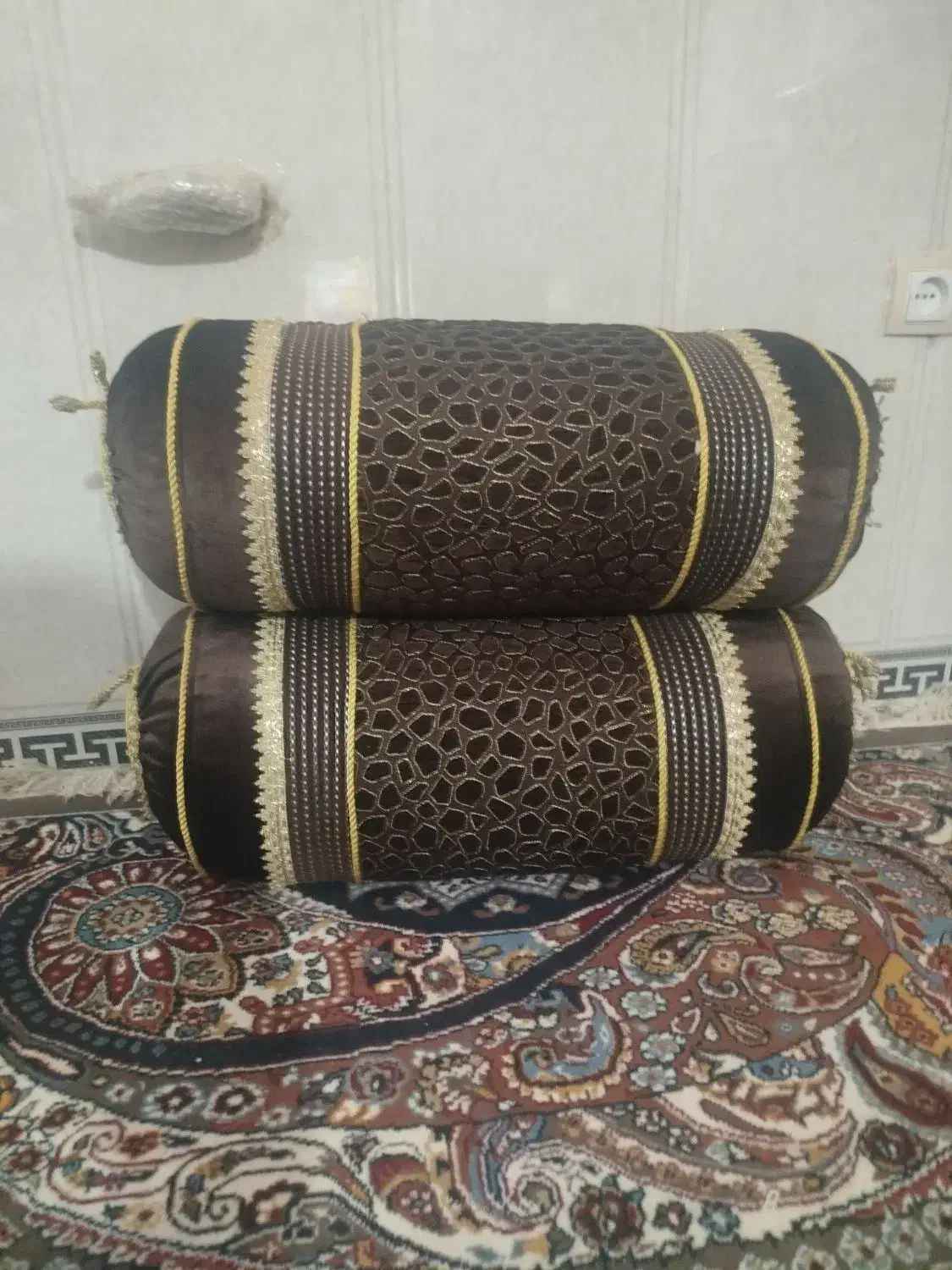 رو بالشت|رختخواب، بالش، پتو|یاسوج, |دیوار