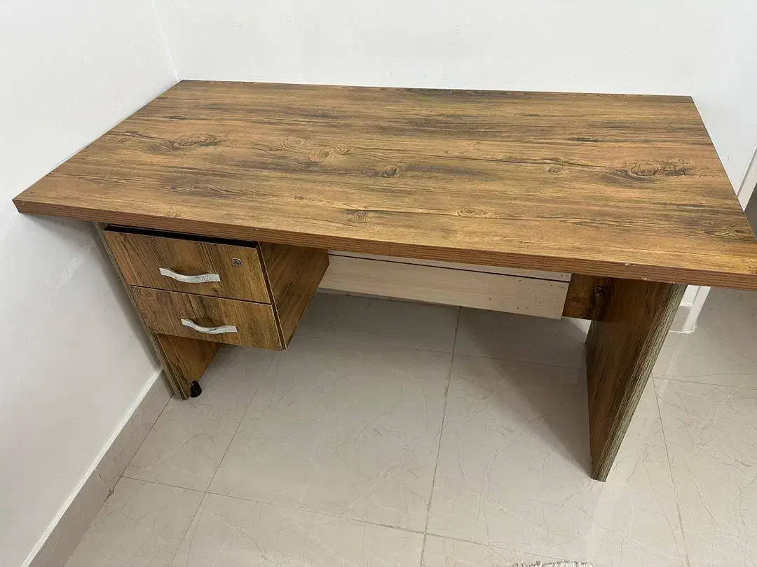 میز کامپیوتر یا مطالعه|میز تحریر و کامپیوتر|لاهیجان, شیشه گران|دیوار