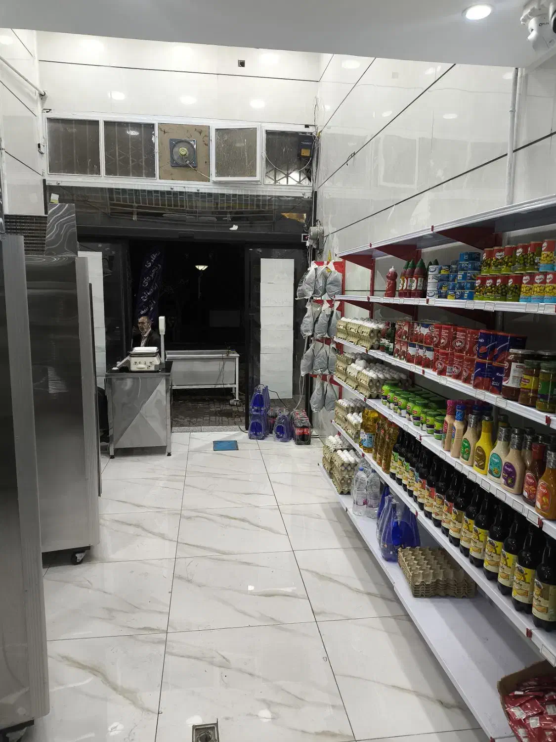 کارگر مرغ فروشی|استخدام خدمات فروشگاه و رستوران|محمدیه-قزوین, |دیوار