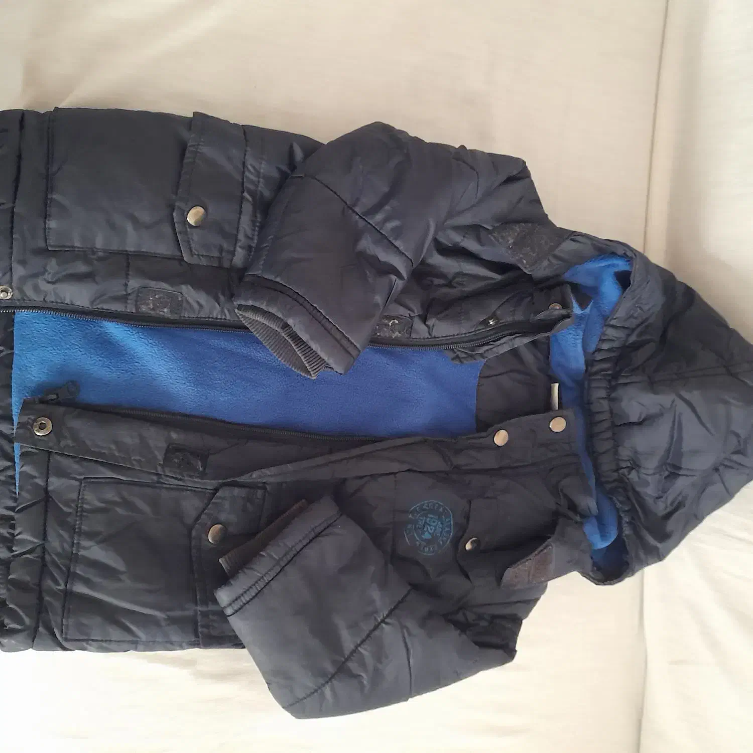 تعدادی کاپشن|کفش و لباس بچه|گنبد کاووس, |دیوار