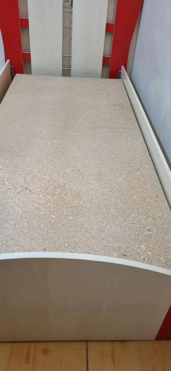 تخت یک نفره و کمد در حد نو|تخت و سرویس خواب|شیراز, شهرک امیر کبیر|دیوار