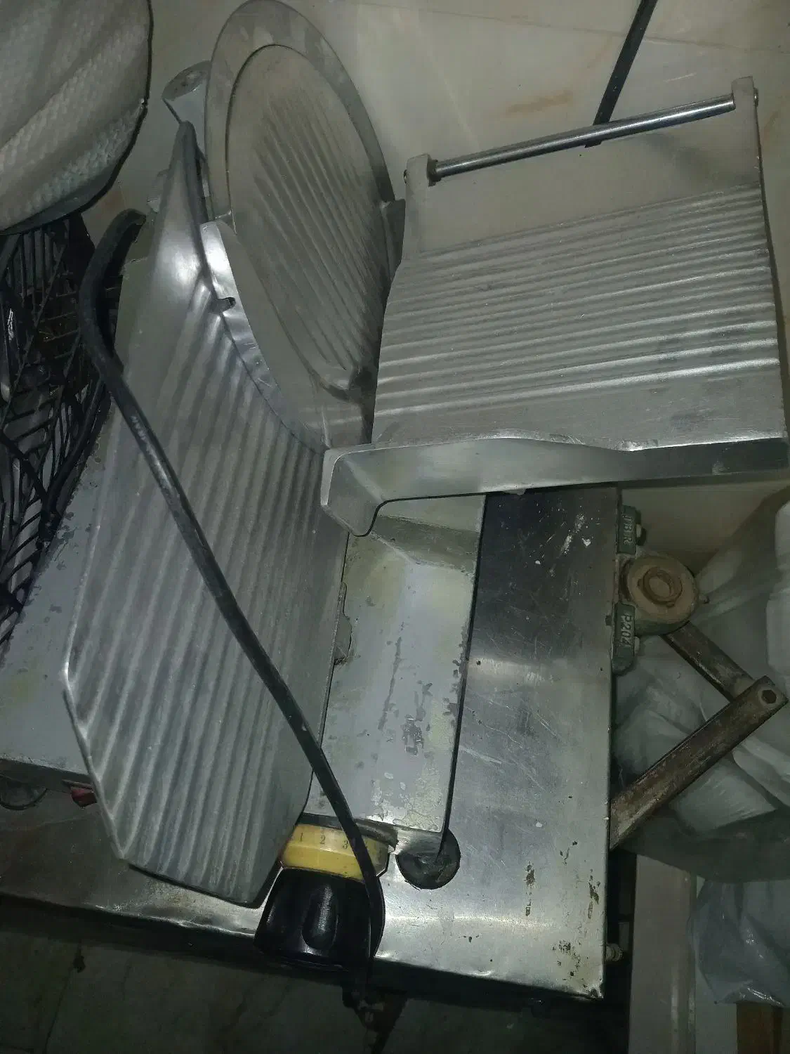 کالباس بر|فروشگاه و مغازه|رباط‌کریم, کیکاور|دیوار