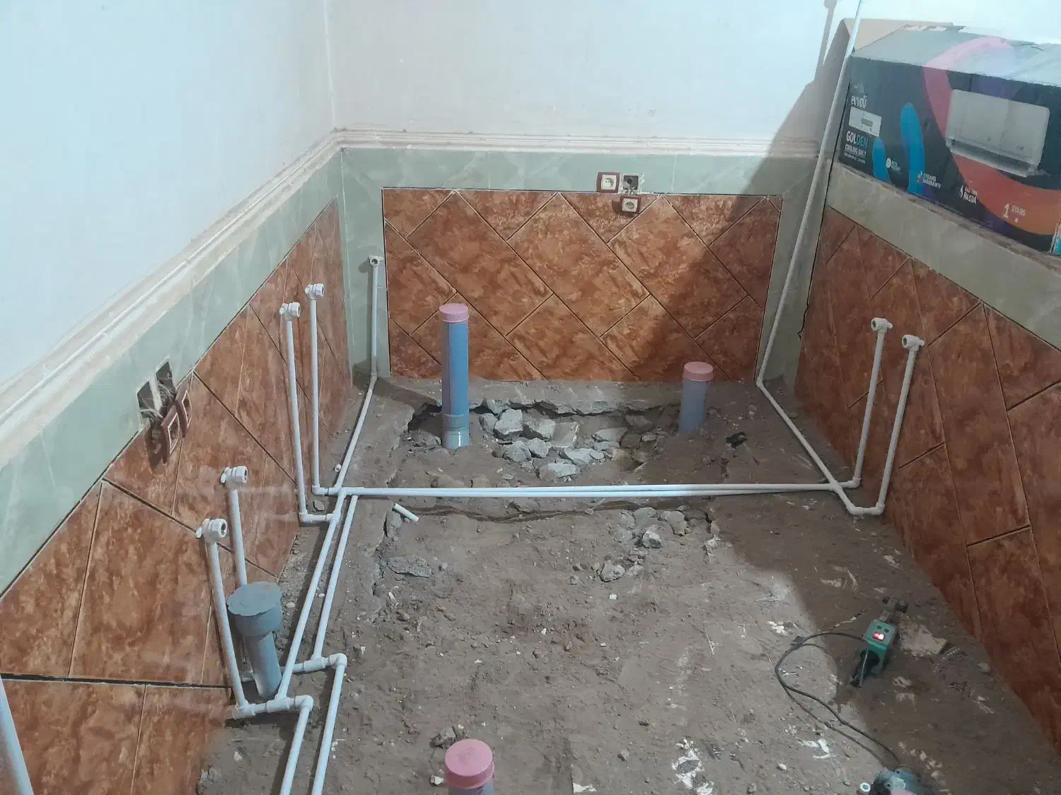 لوله کشی آب وفاضلاب.نصب پمپ منبع.شیرالات.آبگرمکن|خدمات پیشه و مهارت|کهنوج, |دیوار