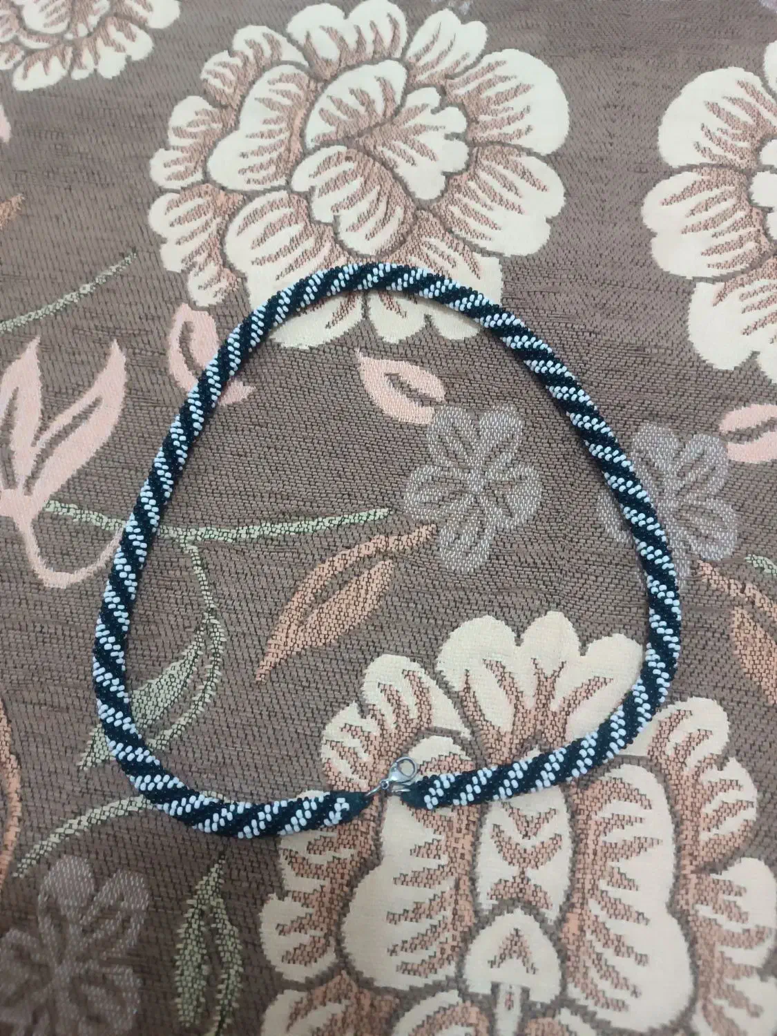 گردنبند زندان بافت|بدلیجات|بزینه رود, |دیوار