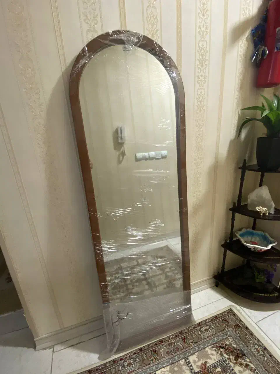 آئینه (آینه) قدی چوبی ایستاده|آینه|گلبهار, شهر جدید گلبهار|دیوار