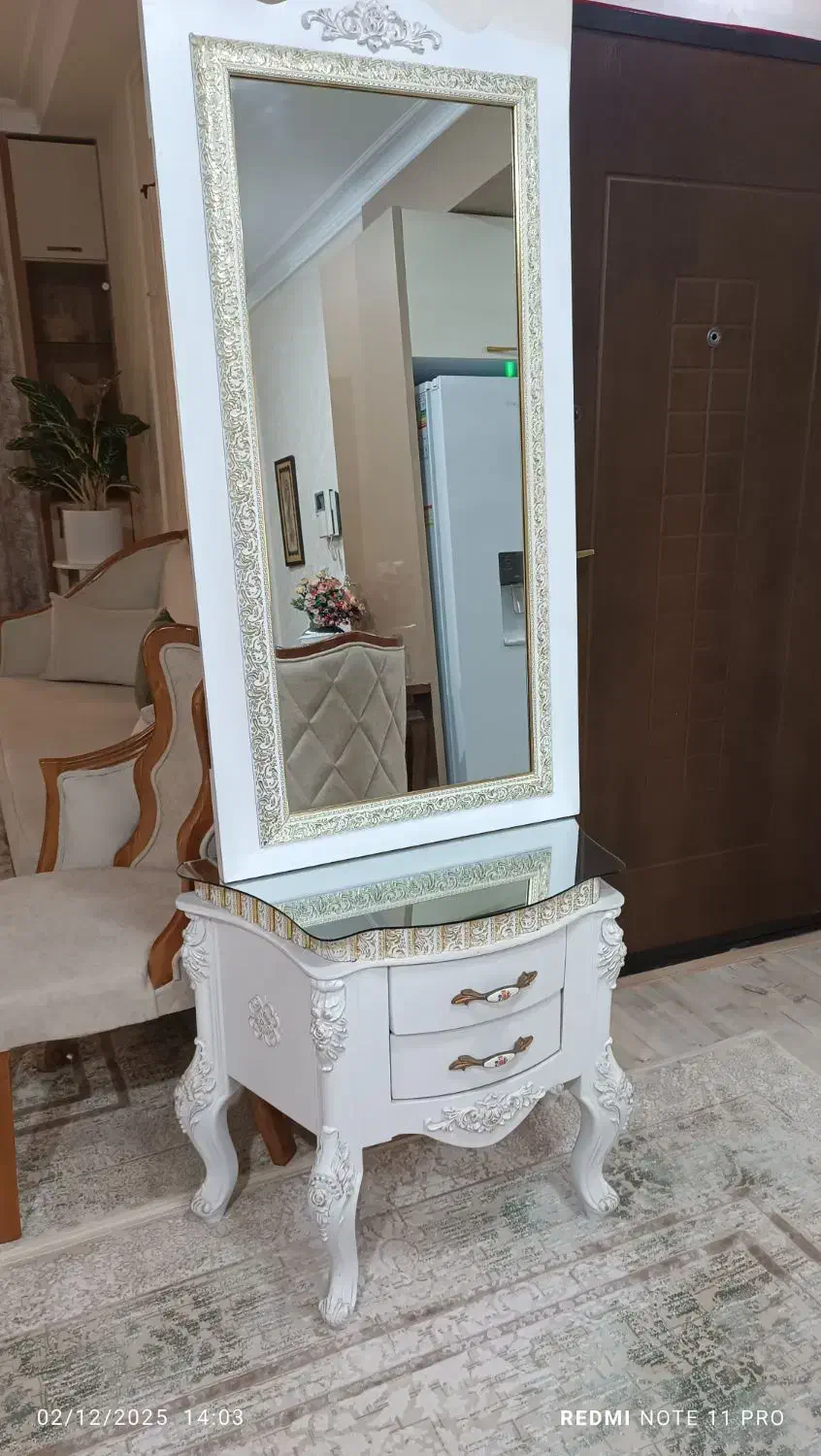 آینه وکنسول|آینه|رشت, فلسطین|دیوار