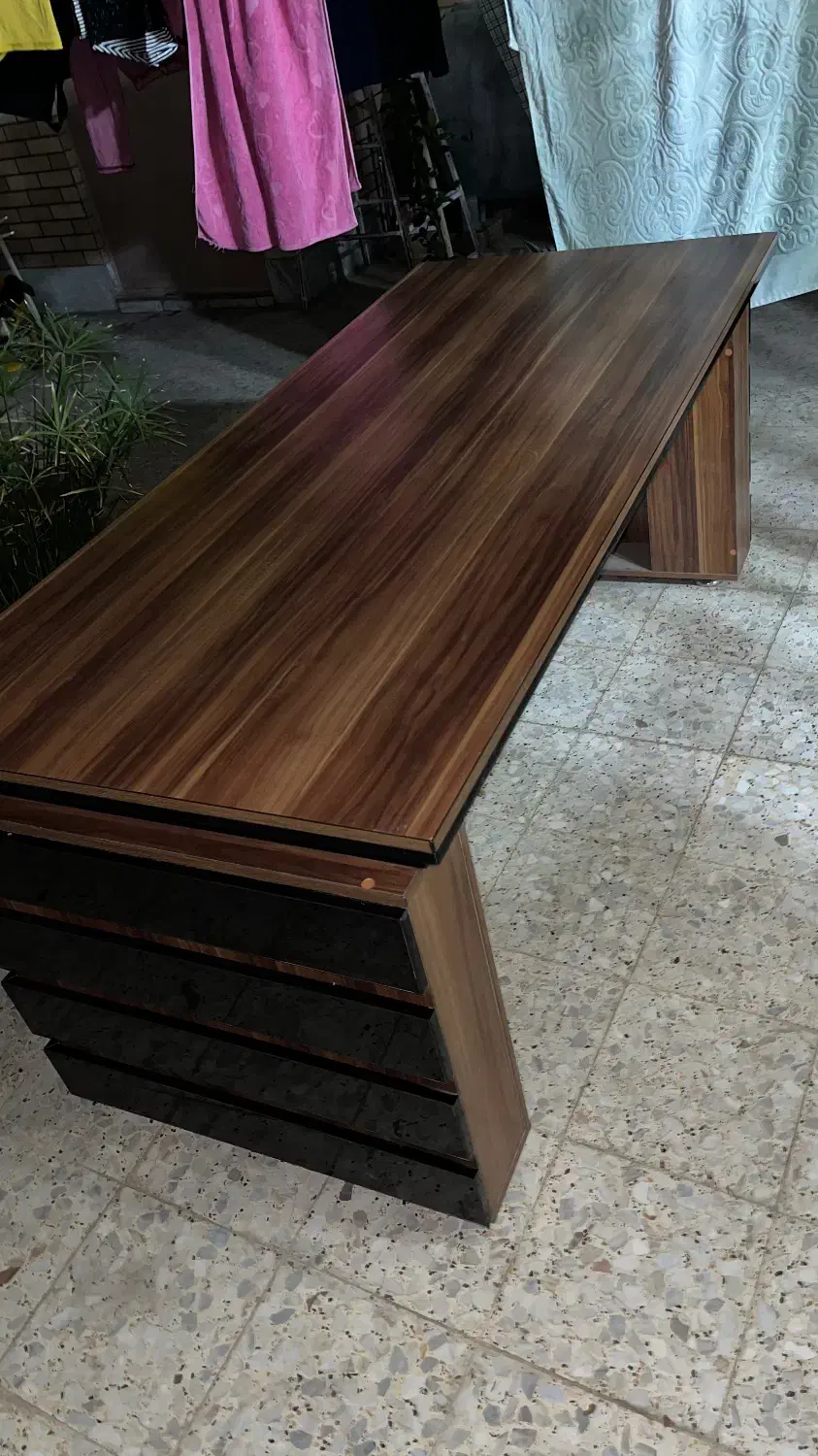 میز اداری در حد نو|دفتر کار|شاهین‌شهر, بنیاد ازدواج|دیوار