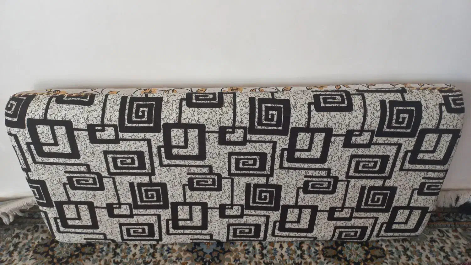 پشتی در حد نو|پشتی|خرمآباد, |دیوار