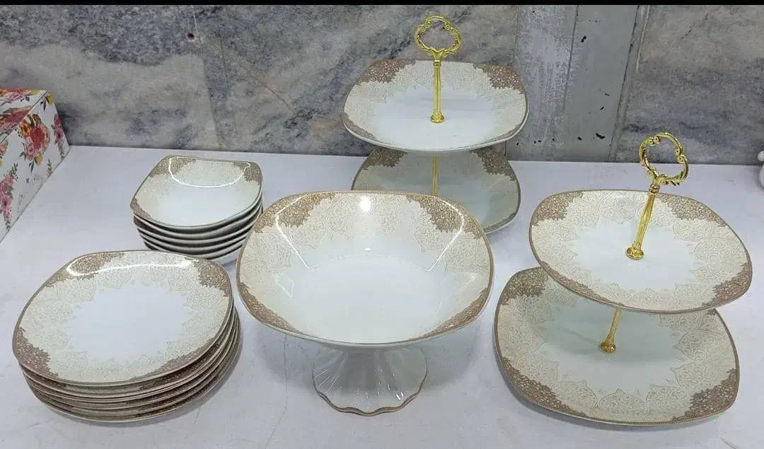 ست پذیرایی چینی گل طلا|ظروف سرو و پذیرایی|مینودشت, |دیوار