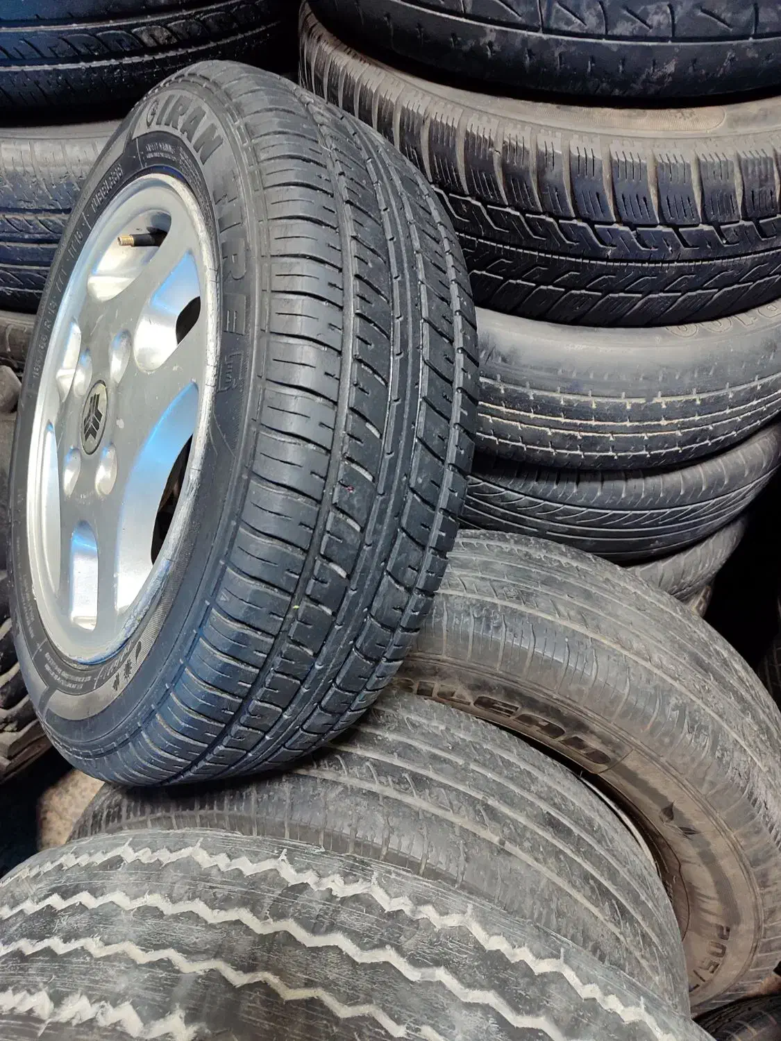 1عدد لاستیک زاپاس پراید به فروش میرسد|قطعات یدکی و لوازم جانبی|شریفآباد, |دیوار