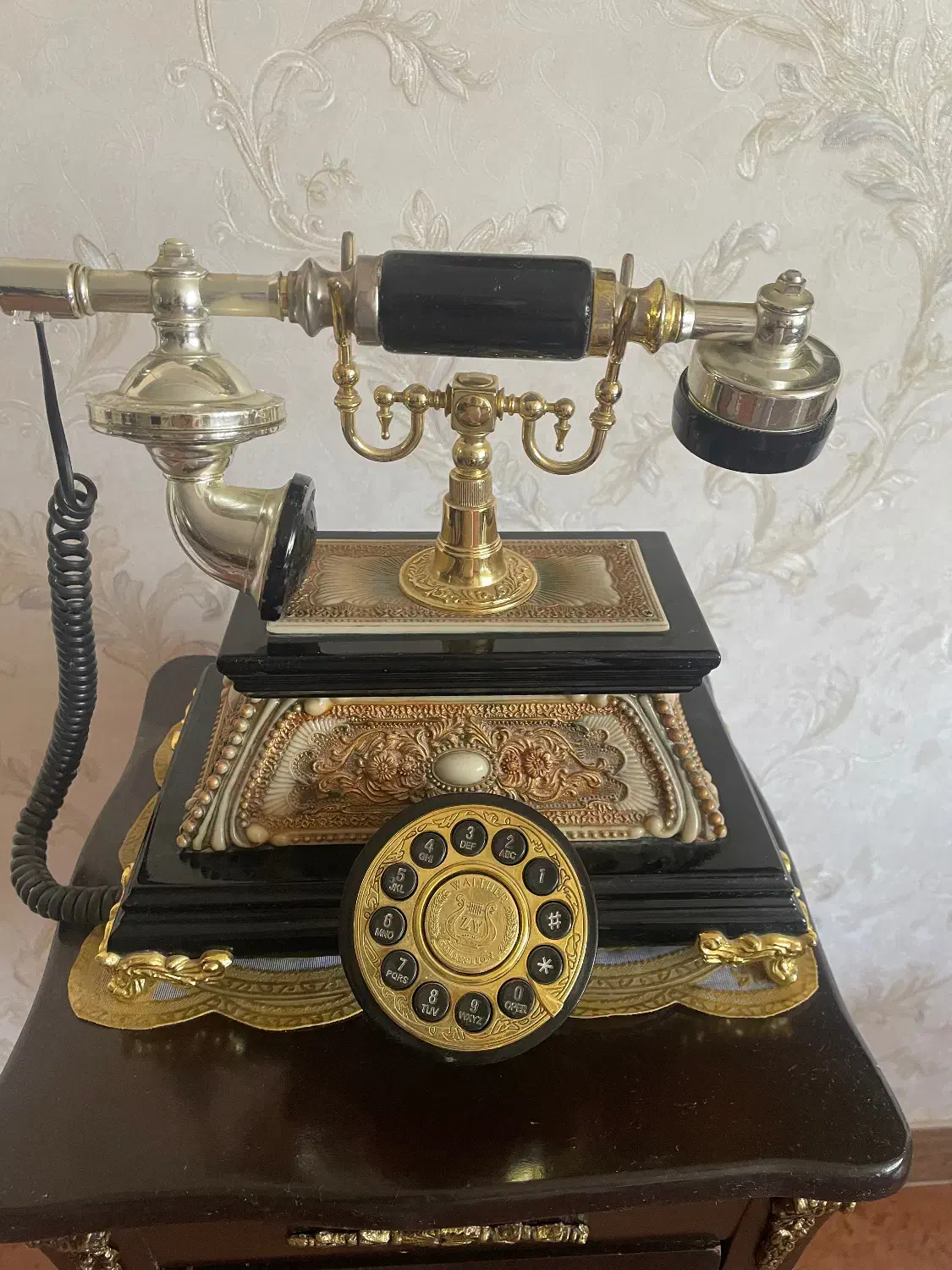 تلفن مدل سلطنتی|تلفن رومیزی|میانه, |دیوار