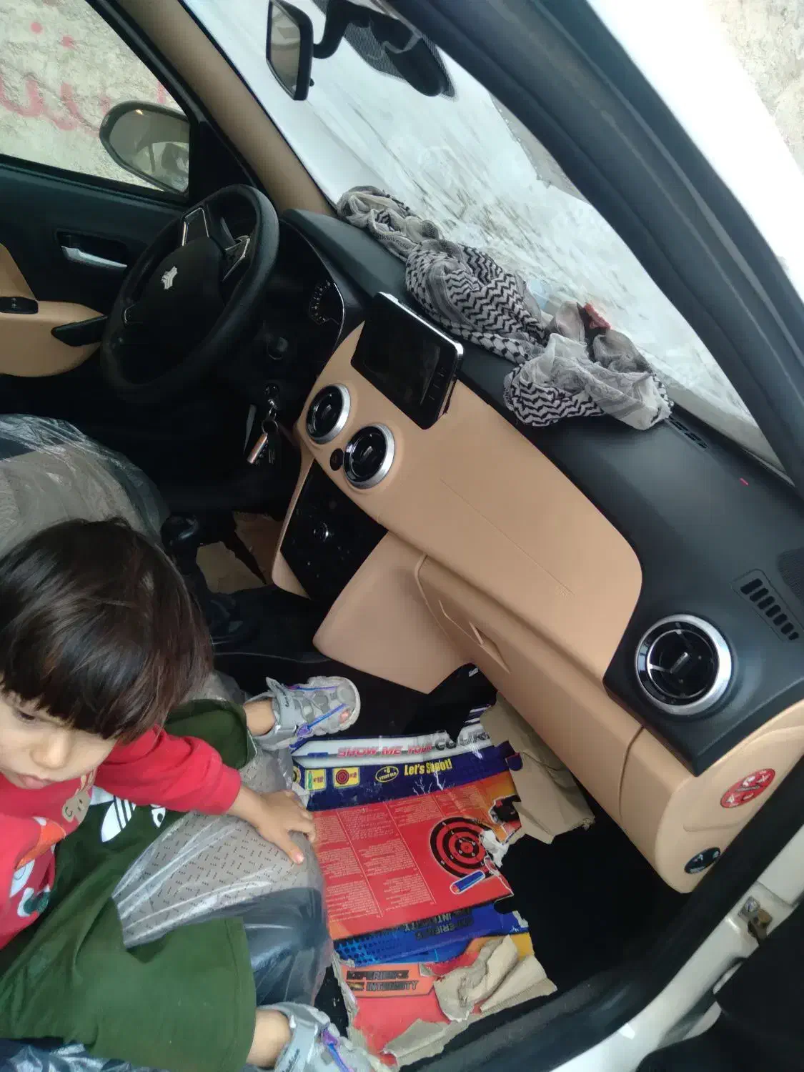 اطلس دنده ای مدل ۲۵/۱۲/۴۰۳میباشد و بدون خط و خش|خودرو سواری و وانت|قم, پشت انبار نفت|دیوار