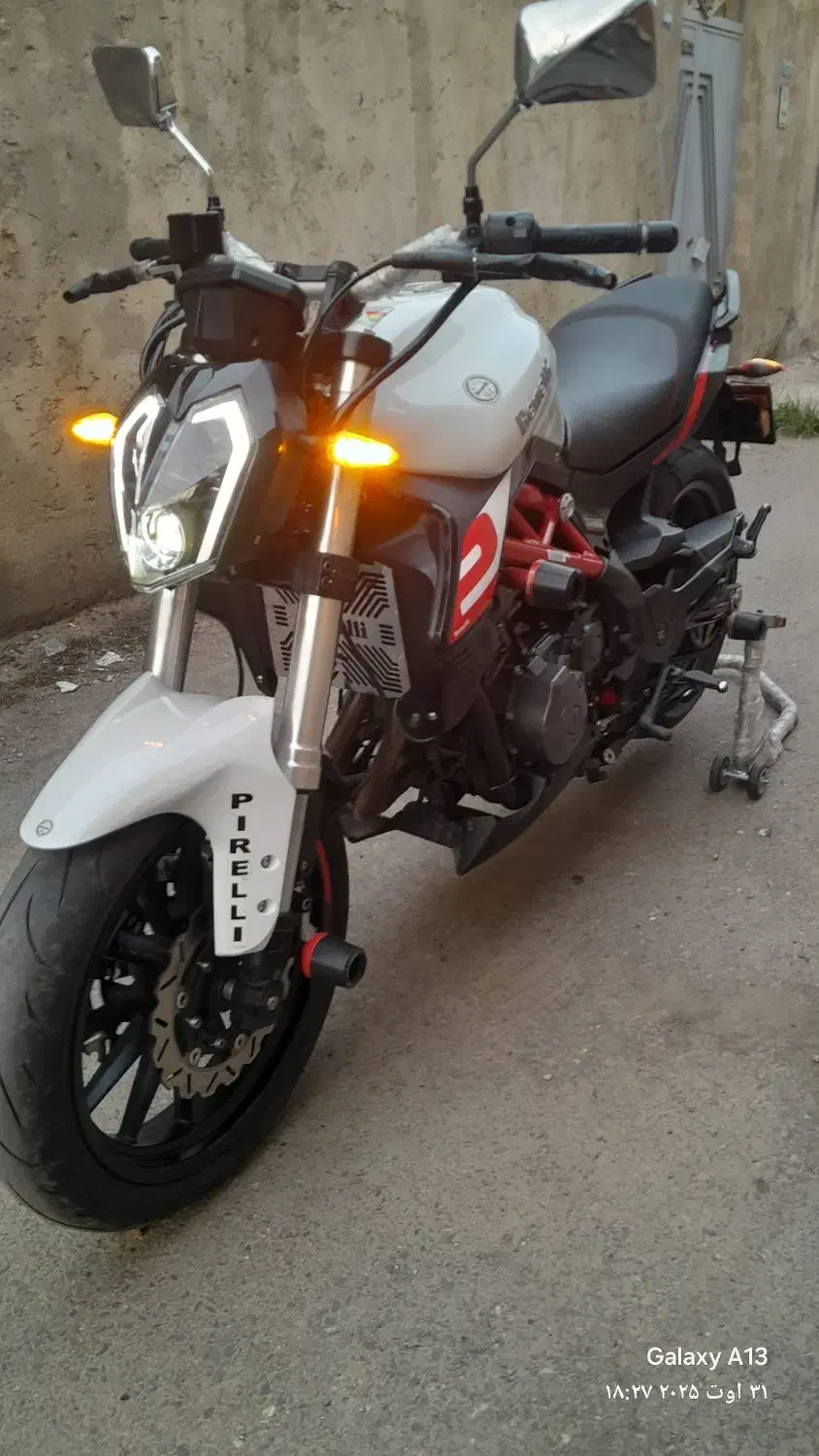 بنلی ۲۵۰ جفت سیلندر|موتورسیکلت|رشت, یخسازی|دیوار