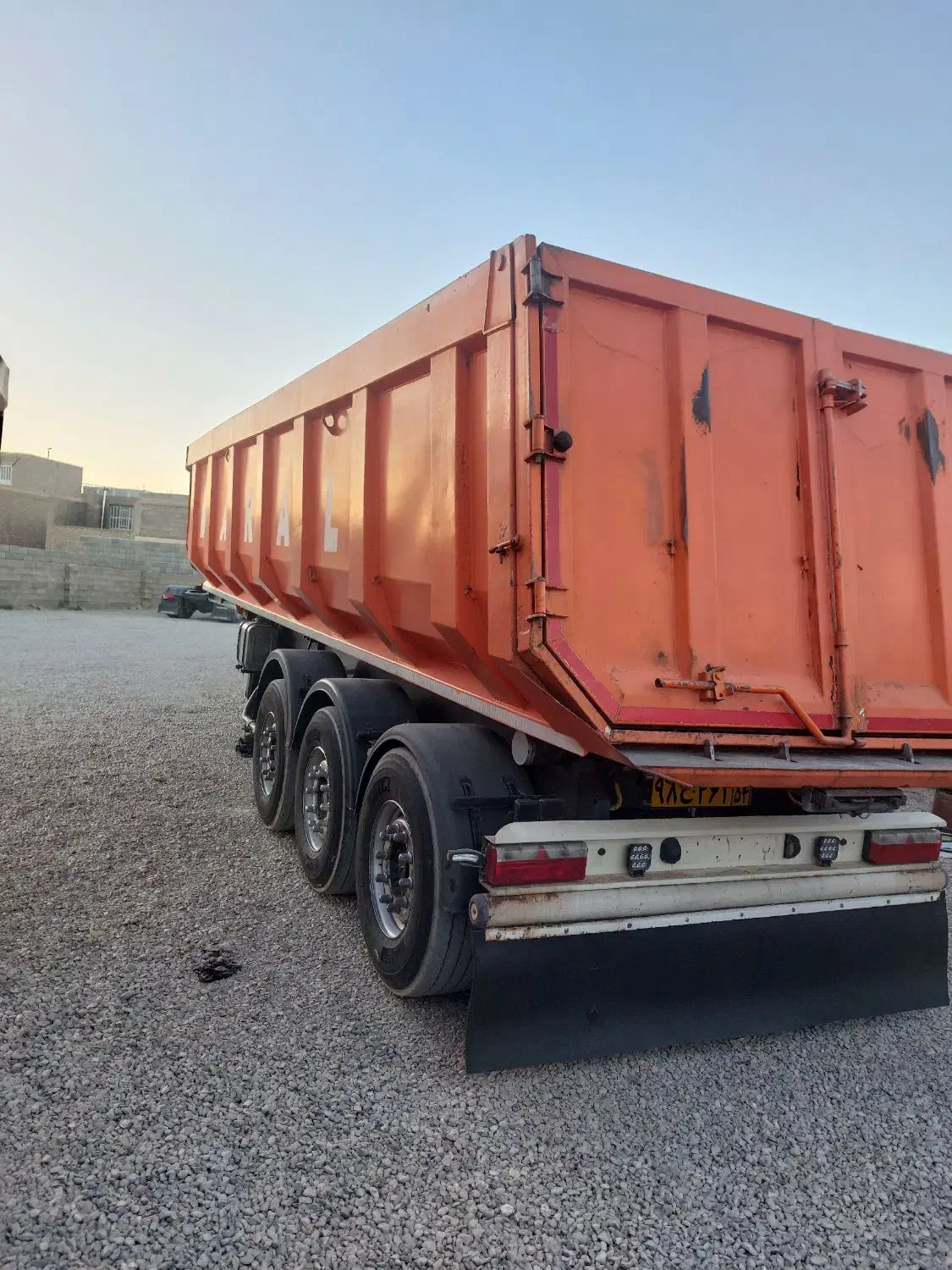 تریلی کمپرسی سه محور شرکتی مارال|خودرو سنگین|ابرکوه, |دیوار