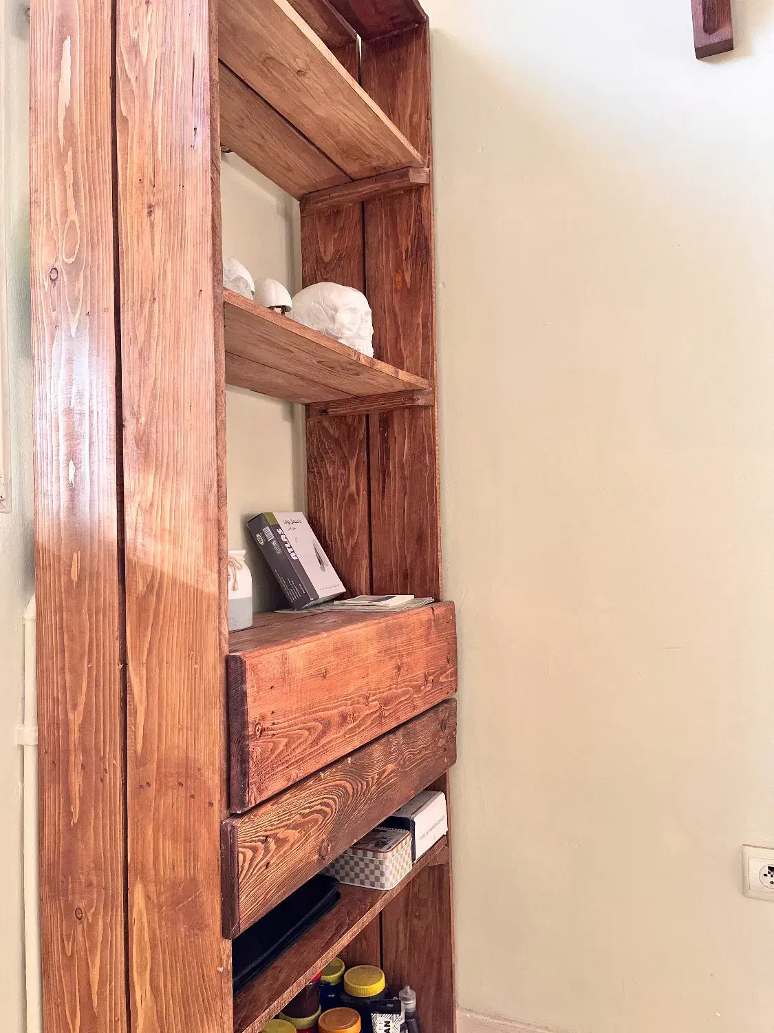 کتابخانه کافی بار کافیبار قفسه چوبی کتابخانه چوبی|کتابخانه، شلف، قفسه‌های دیواری|اندیشه, اندیشه فاز ۱|دیوار