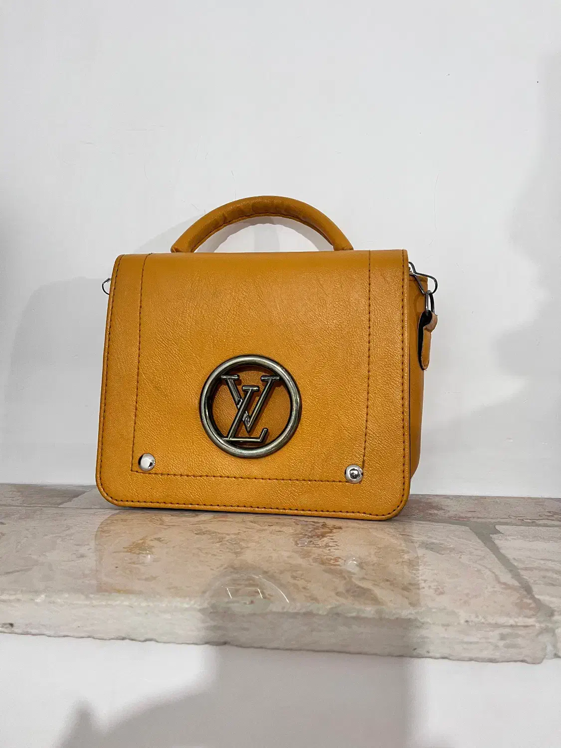 کیف|کیف، کفش، کمربند|مراغه, |دیوار