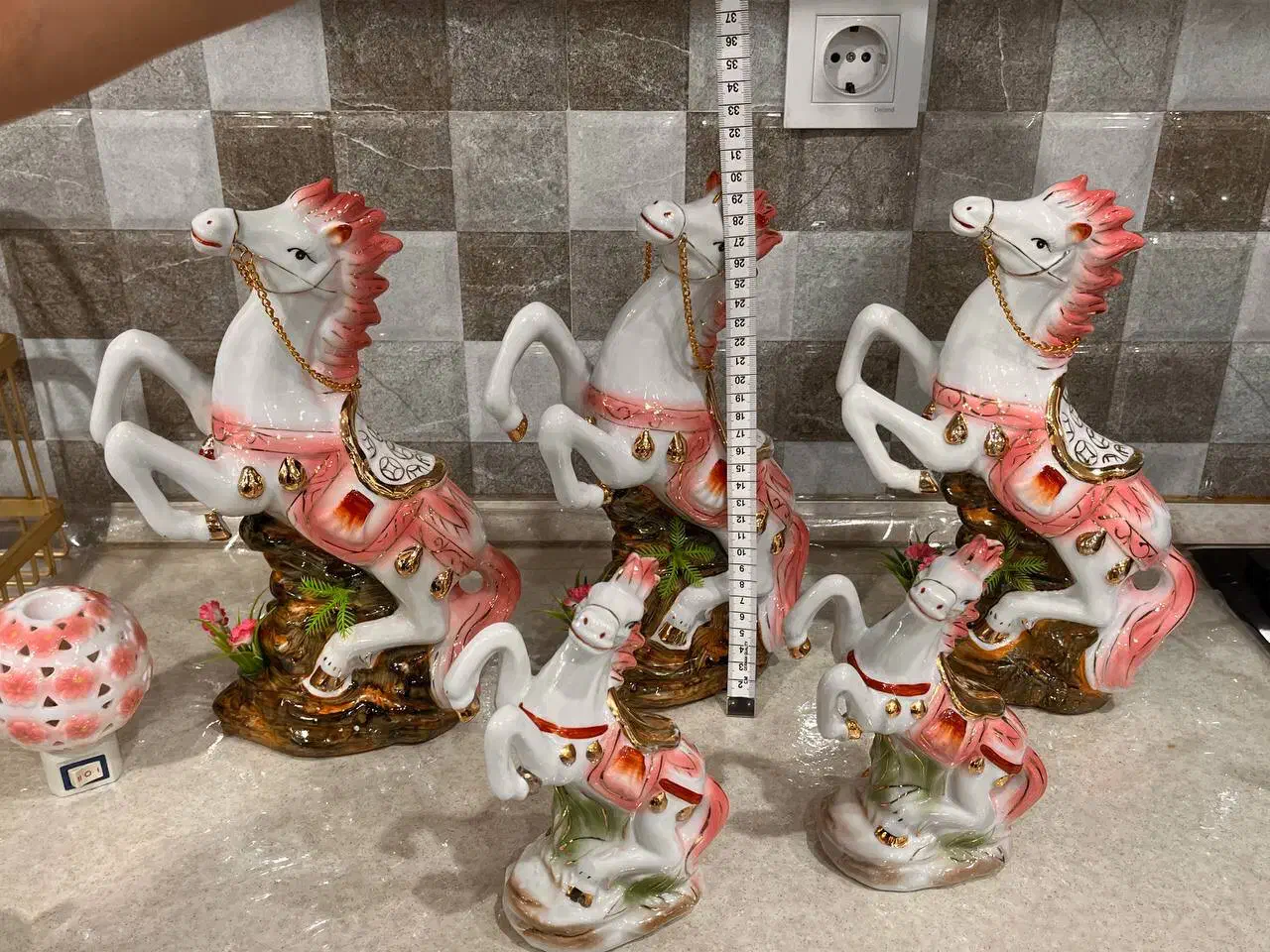 گلدان قرمز،کشکول قرمز،مجسمه چینی،اسب،طاووس|صنایع دستی و سایر لوازم تزئینی|ری, شهادت|دیوار