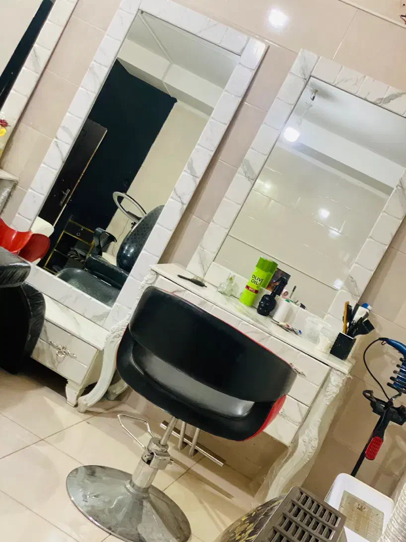 اینه کنسول تمیز قیمت عالی|بوفه، ویترین، کنسول|گلبهار, شهر جدید گلبهار|دیوار