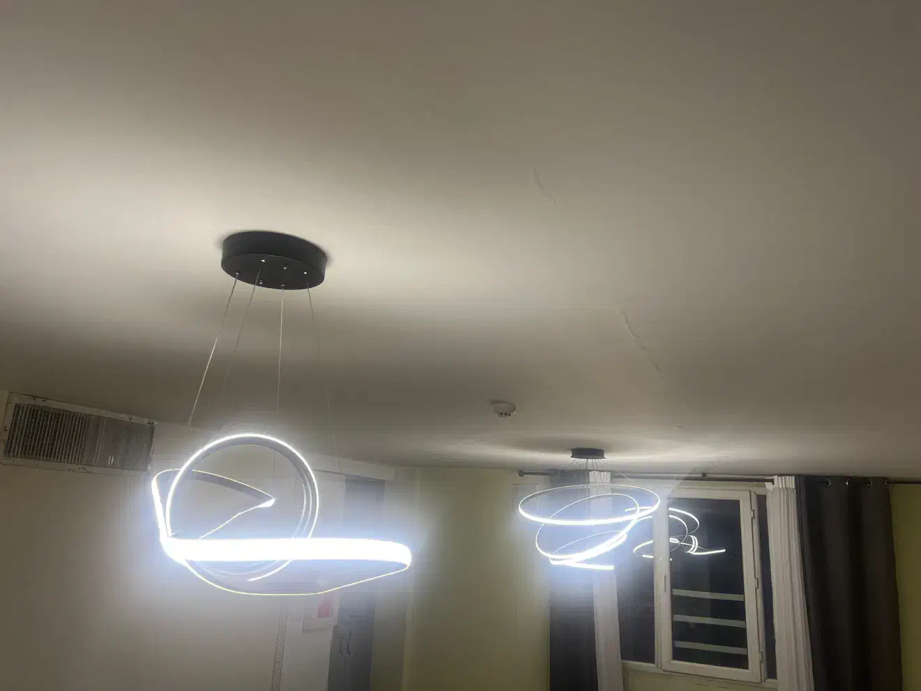 دو عدد لوستر|لوستر و چراغ آویز|شیراز, کوی وحدت|دیوار