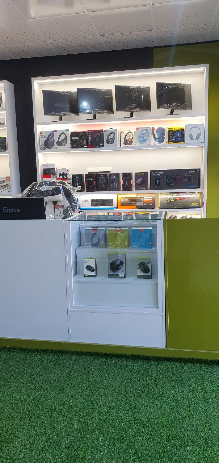 واگذاری کافی نت و فروشگاه کالای دیجیتال|اجارهٔ مغازه و غرفه|قم, شهدا|دیوار