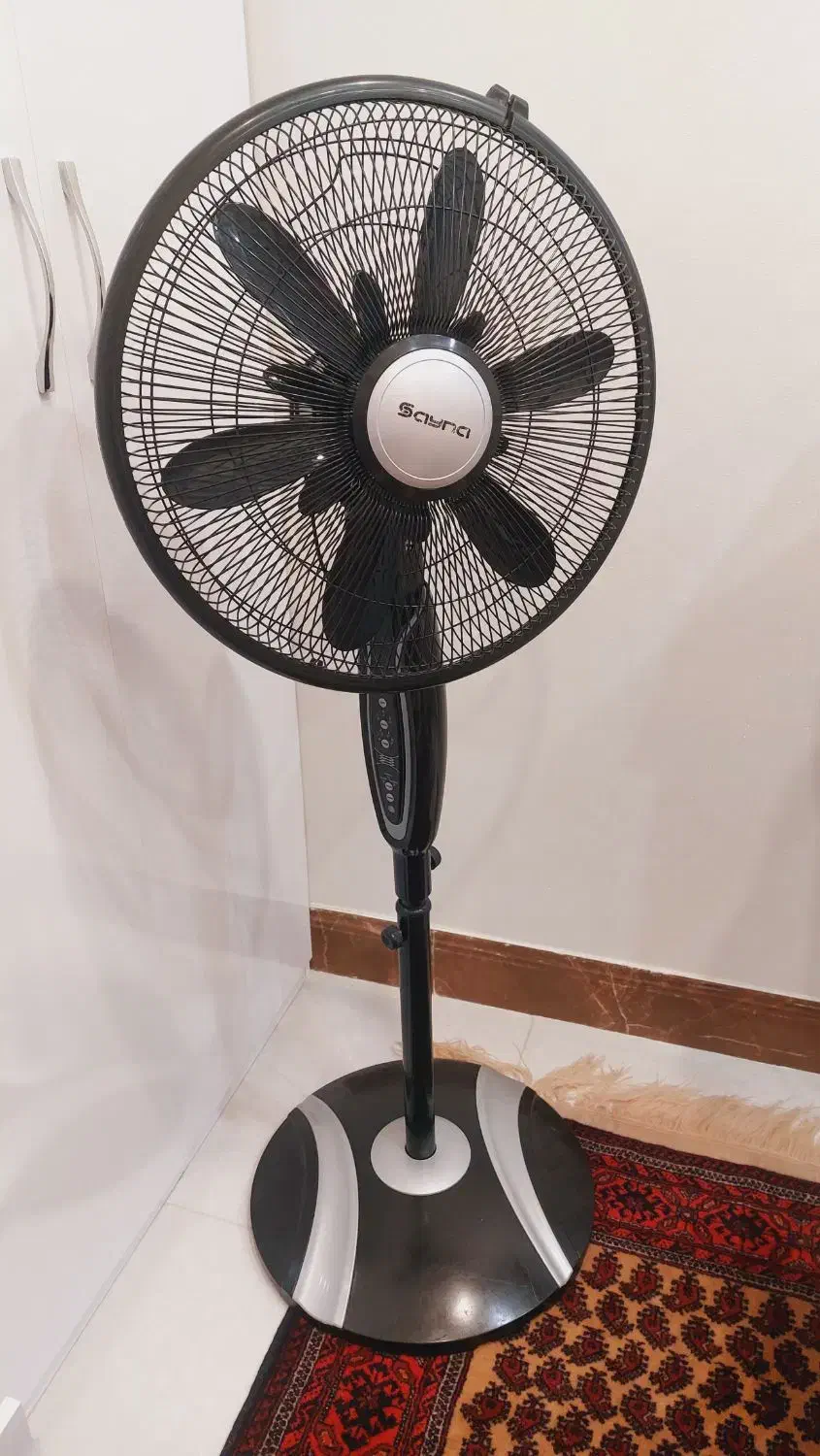 پنکه ایستاده ساینا|پنکه و تصفیهکنندهٔ هوا|بیرجند, |دیوار