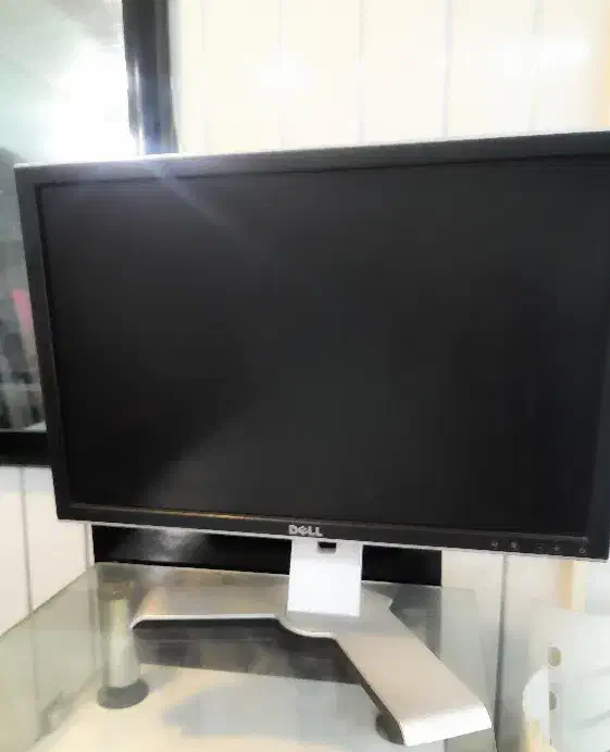 مانیتور حرفهای dellتصویر شفاف ۲۲ اینچ تمیز|قطعات و لوازم جانبی رایانه|دورود, |دیوار