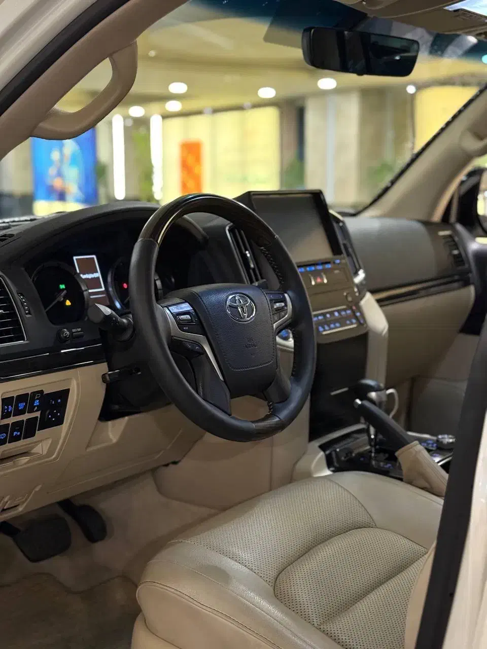 لندکروز ۸ سیلندر مدل ۲۰۲۰|خودرو سواری و وانت|تهران, شهرک چیتگر|دیوار