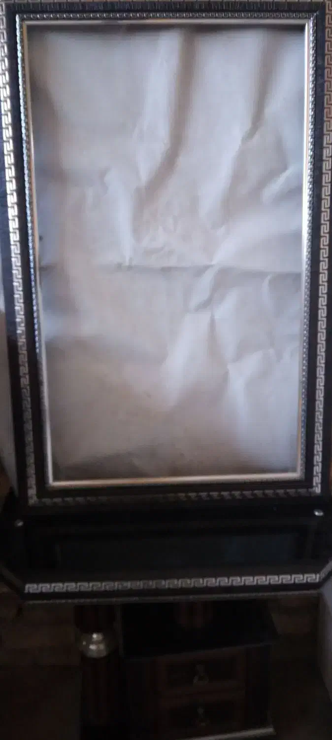 قاب آیینه ومیز|آینه|لوشان, |دیوار