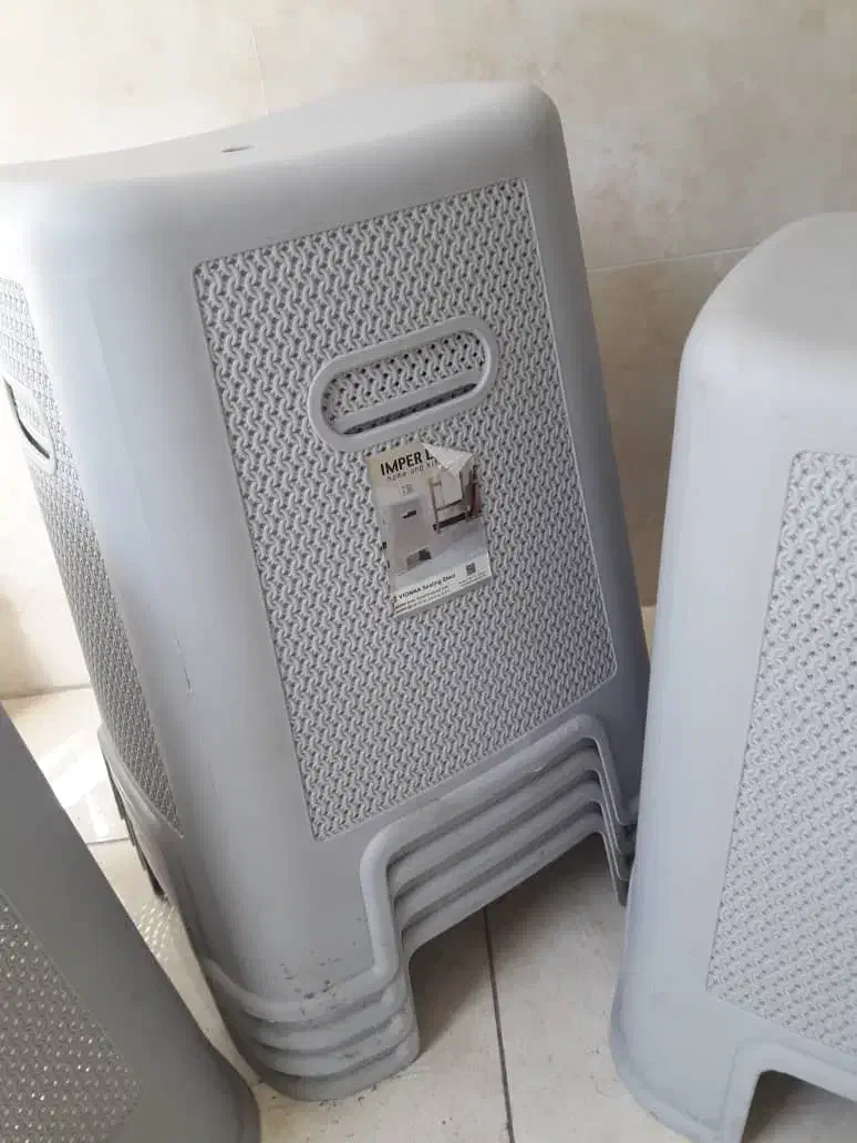 صندلی پلاستیکی و میز گرد|میز و صندلی غذاخوری|فردیس, شهرک ارم|دیوار