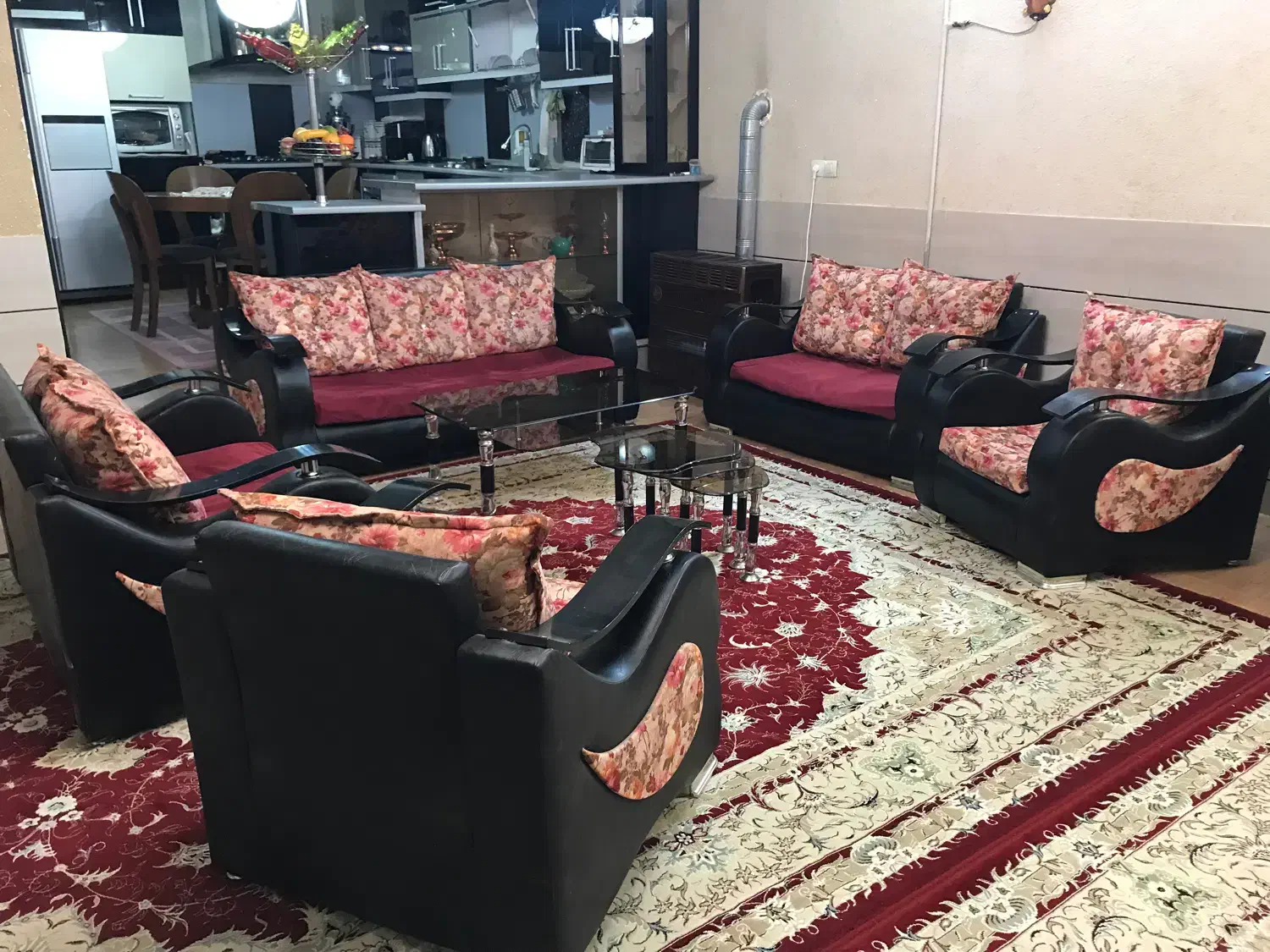 مبلمان راحتی ۹ نفره همراه ۳تا عسلی و جلومبلی|مبلمان خانگی و میز عسلی|شاهرود, |دیوار