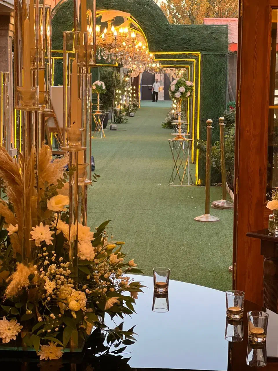 باغ تالار قصر رادین|خدمات پذیرایی، مراسم|اندیشه, اندیشه فاز ۳|دیوار