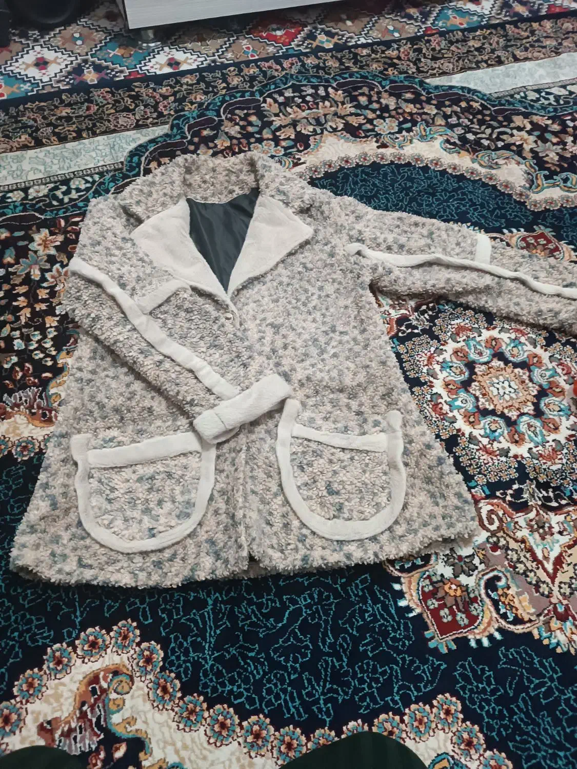 کت پشمی|لباس|تاکستان, |دیوار