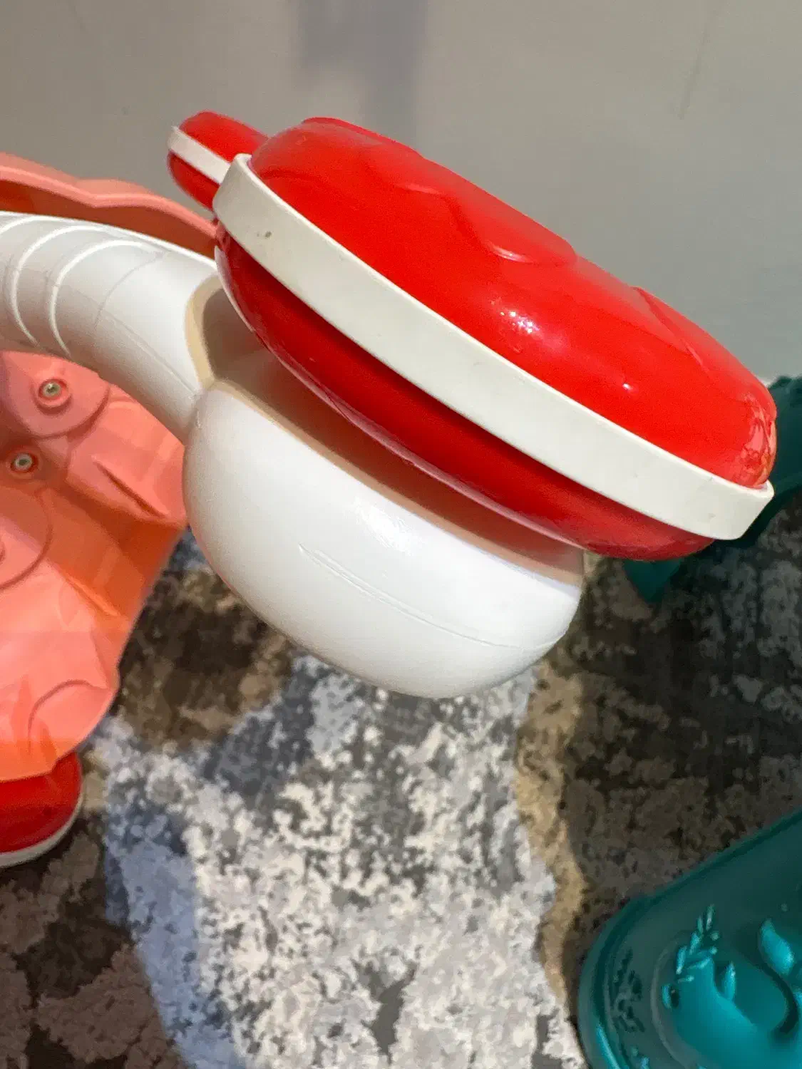 واکر و میز بازی کودک|اسباب و اثاث بچه|بندر انزلی, موج شکن|دیوار