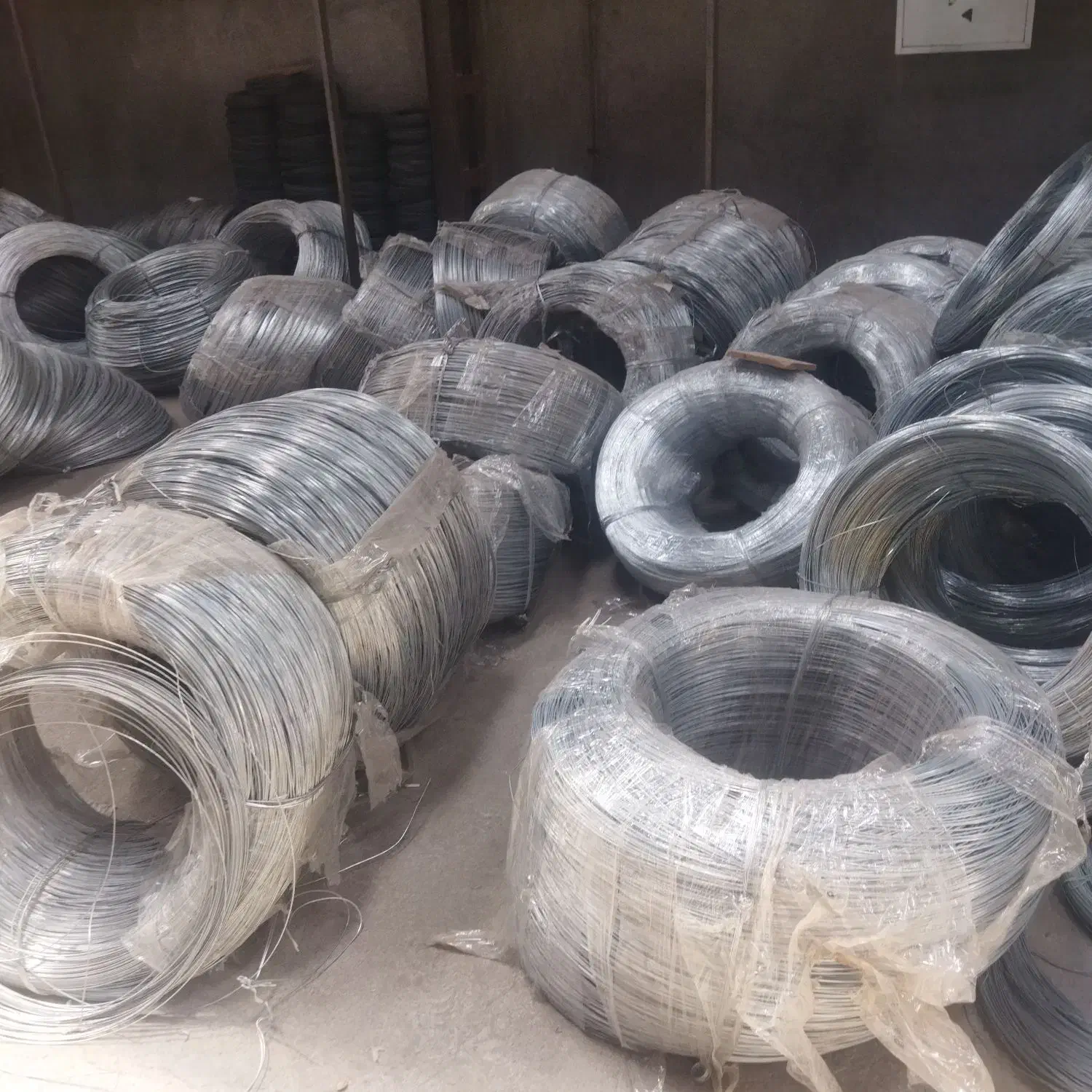 فنس فرنگی و حصاری سیم خاردار مش و پایه اهنی|مصالح و تجهیزات ساختمان|بجنورد, |دیوار