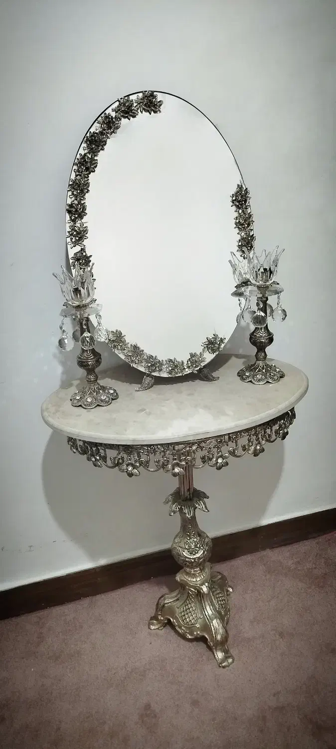 اینه و شمعدان|آینه|اندیشه, اندیشه فاز ۱|دیوار