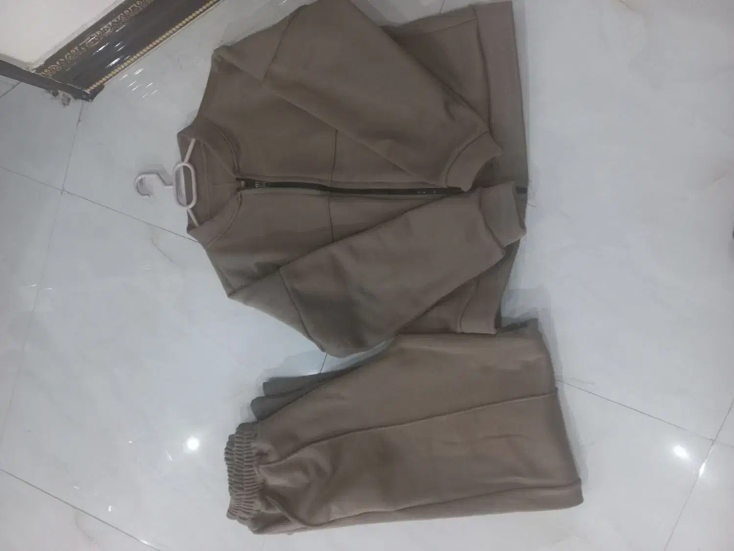 سویشرت شلوار|لباس|اصفهان, عطار نیشابوری|دیوار