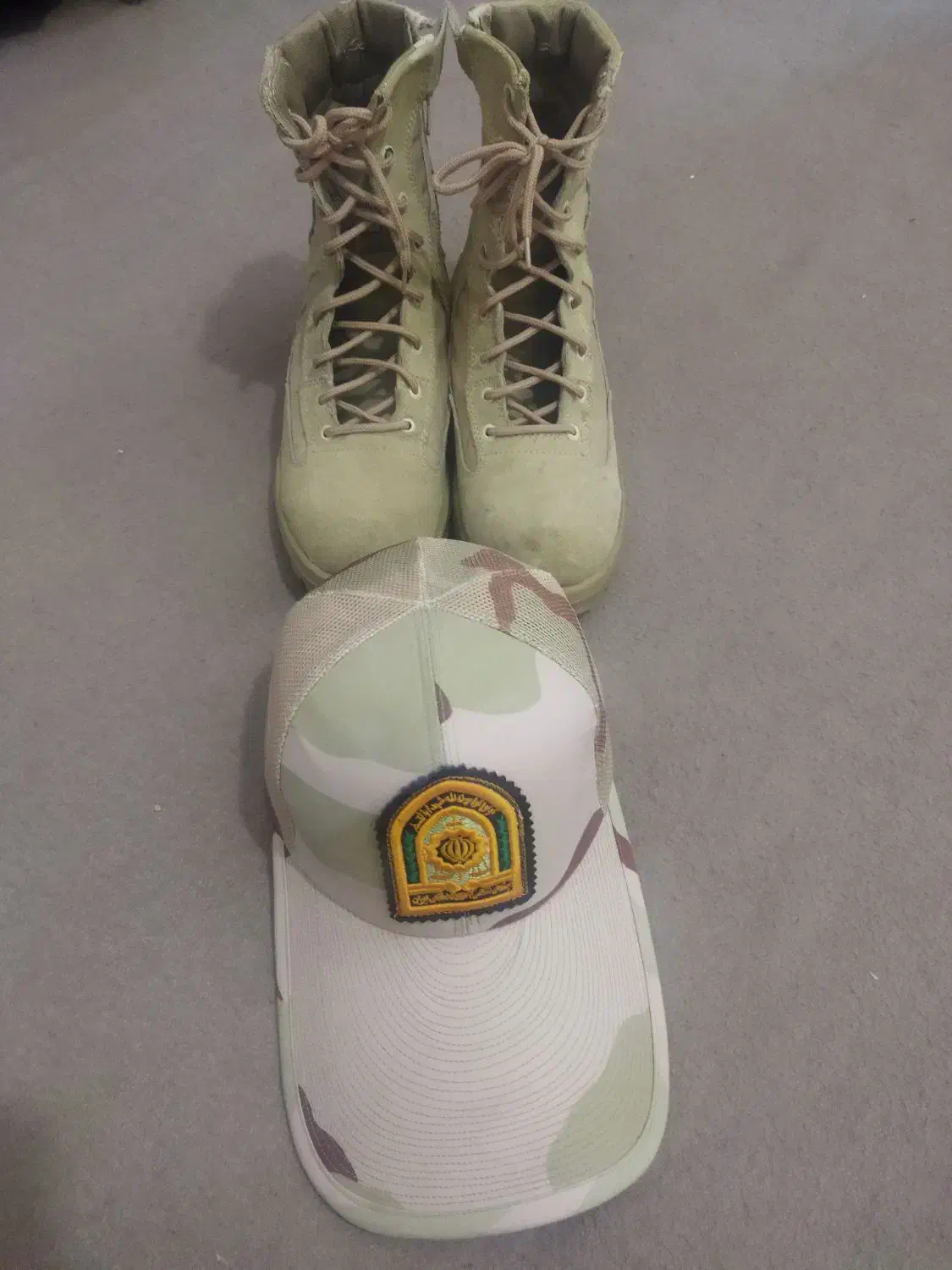 پوتین و کلاه خاکی مرزبانی|لباس|خرمآباد, |دیوار