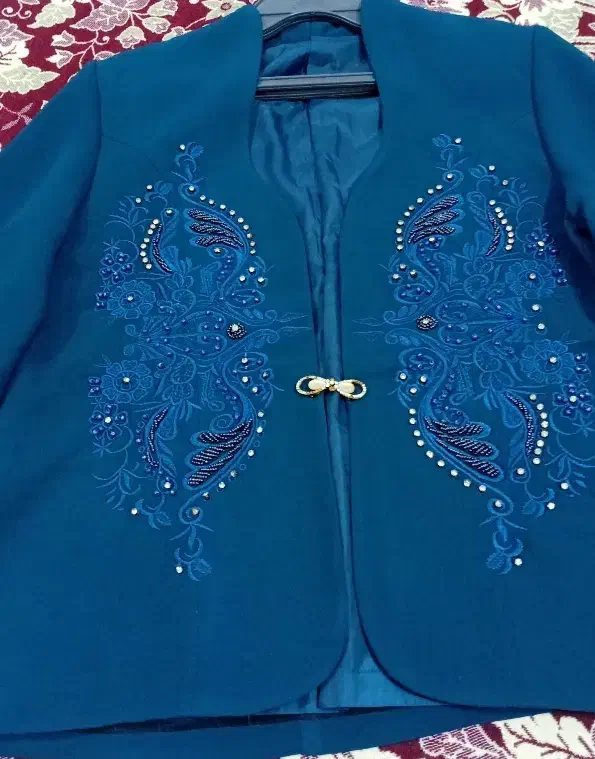 کت مجلسی|لباس|تربت‌حیدریه, حاجی یار‎|دیوار